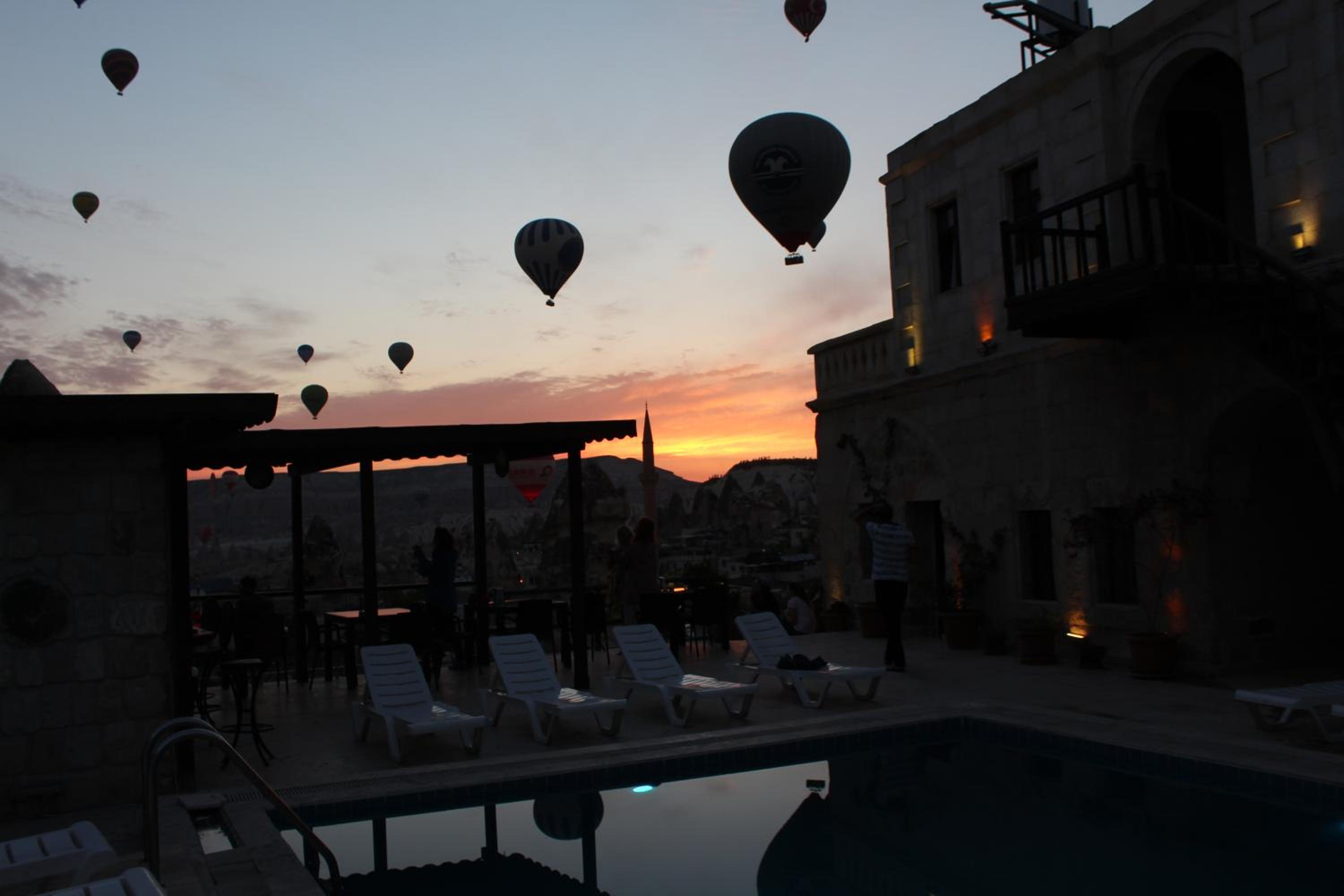 Shoestring Cave House - Image 111