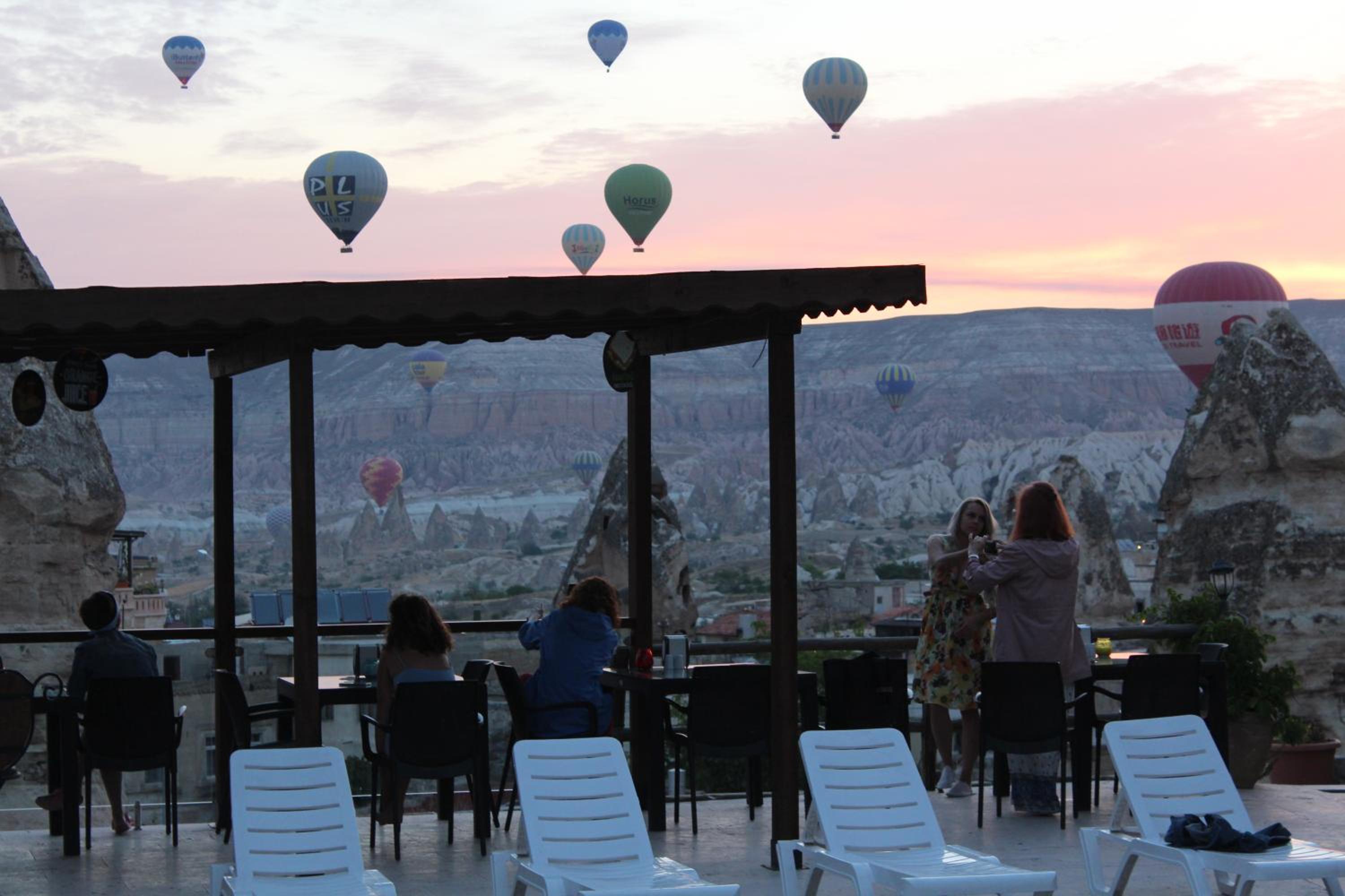 Shoestring Cave House - Image 112