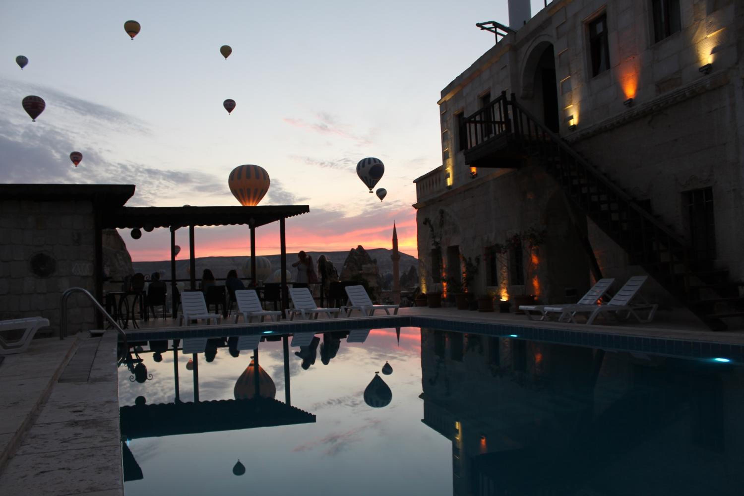 Shoestring Cave House - Image 50