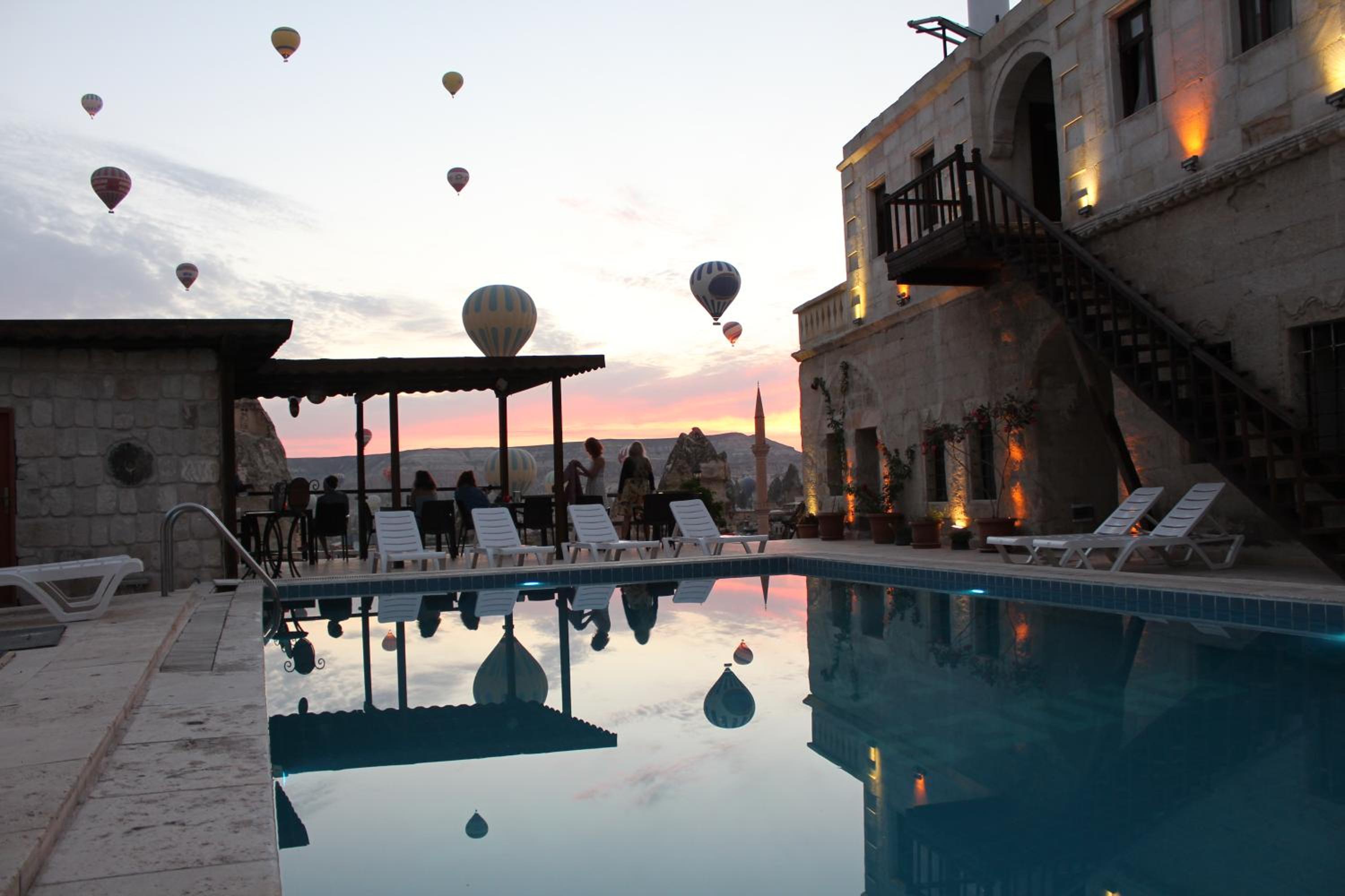 Shoestring Cave House - Image 51