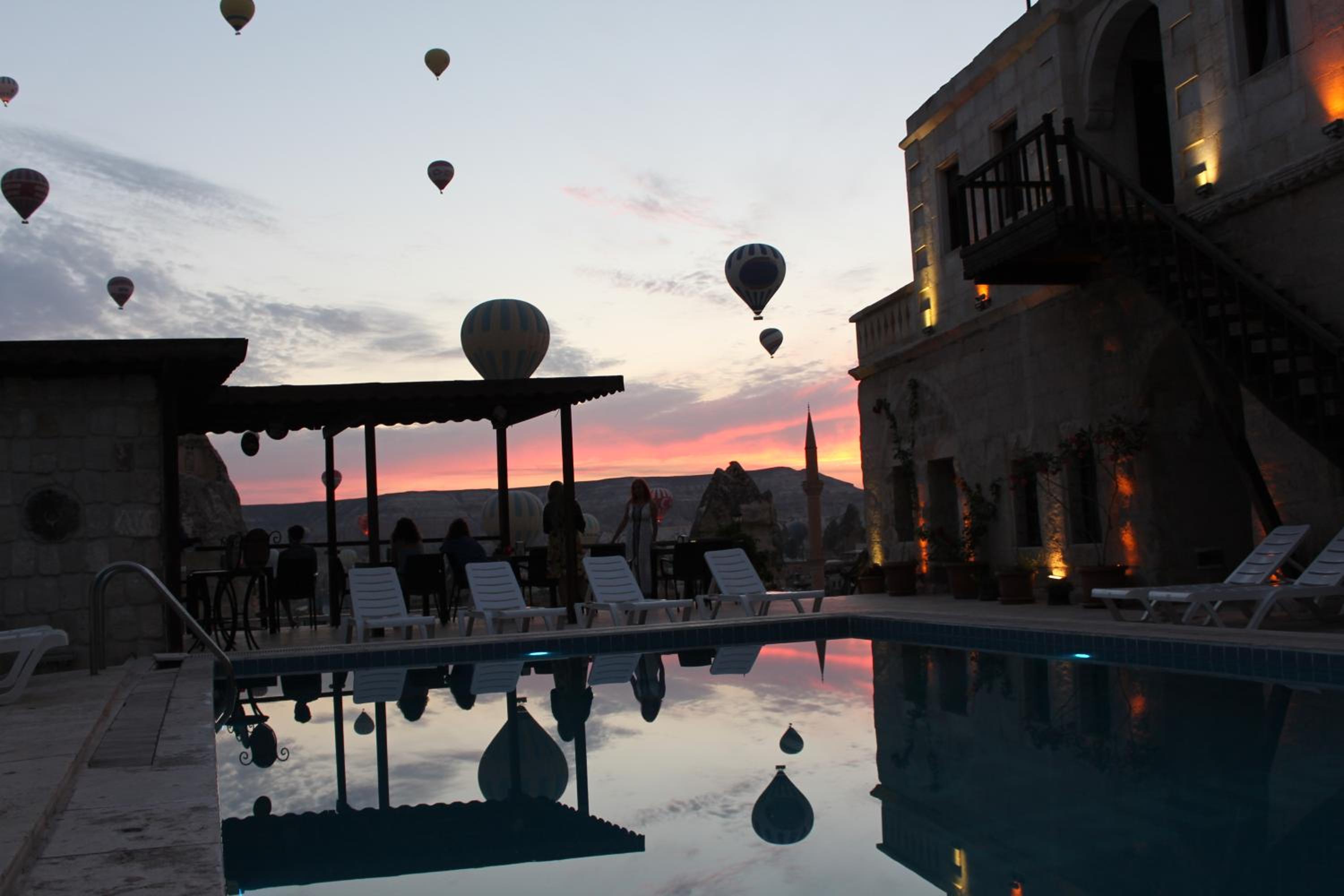 Shoestring Cave House - Image 108