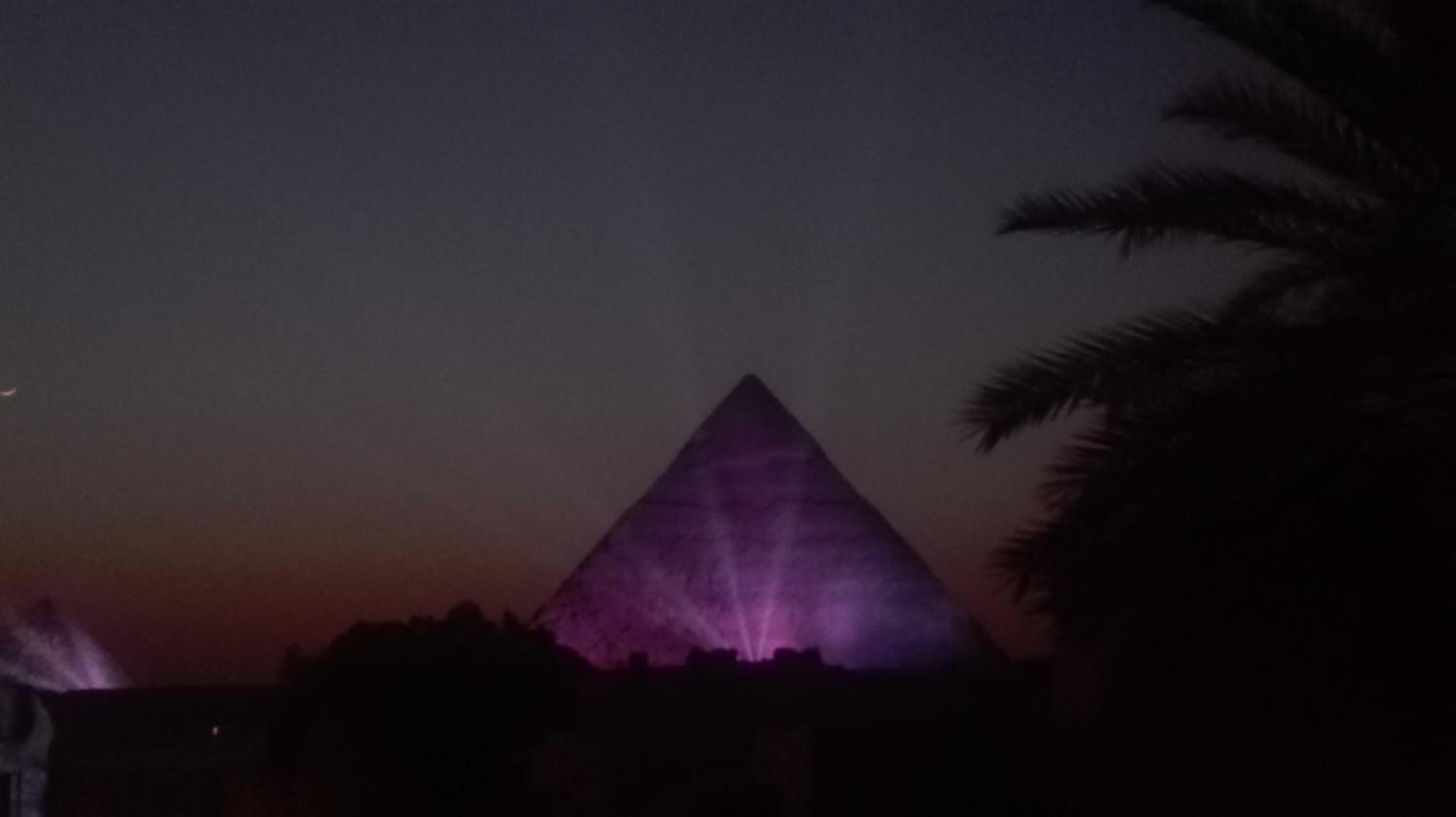 Pyramids Overlook Inn