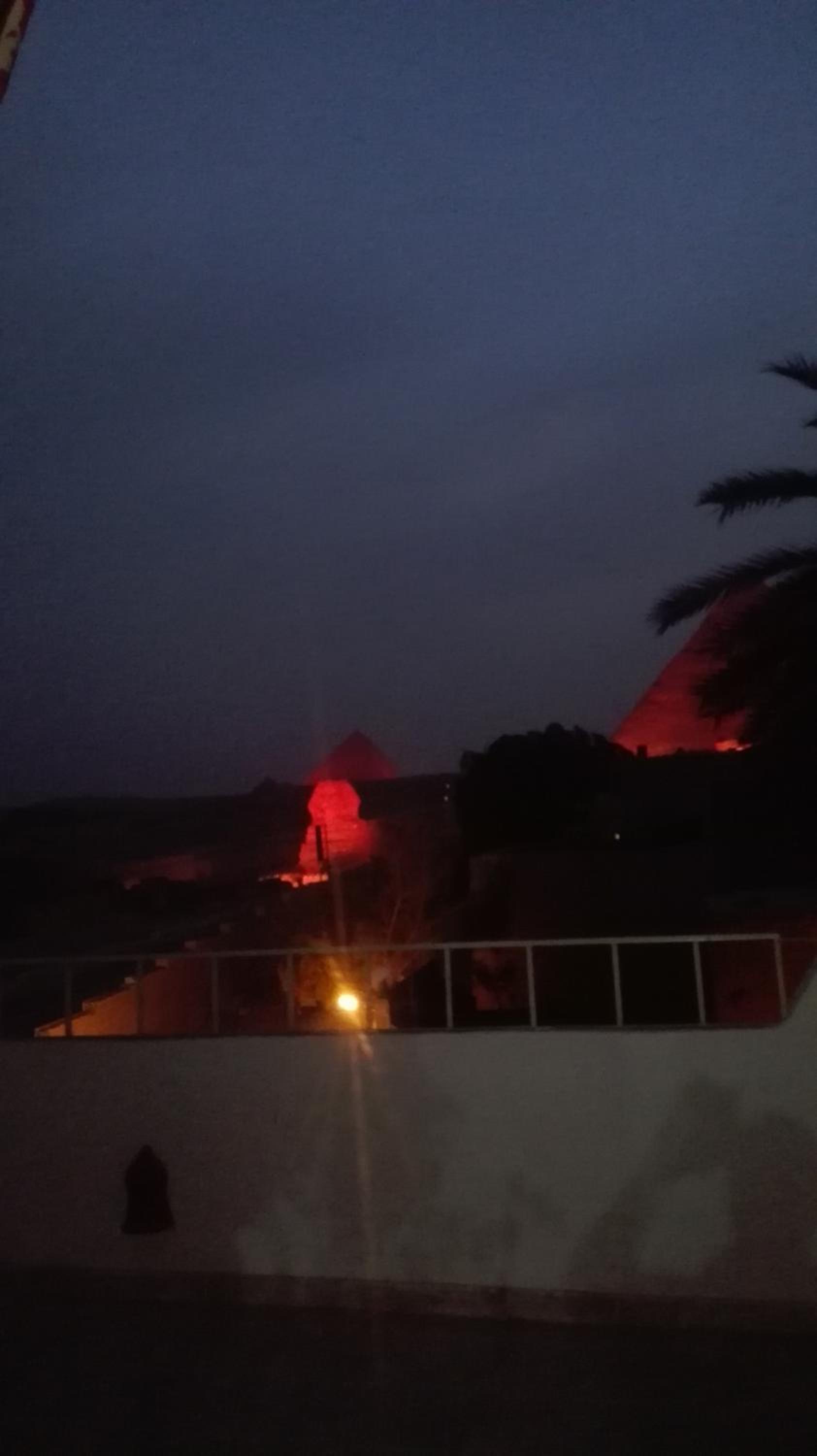 Pyramids Overlook Inn