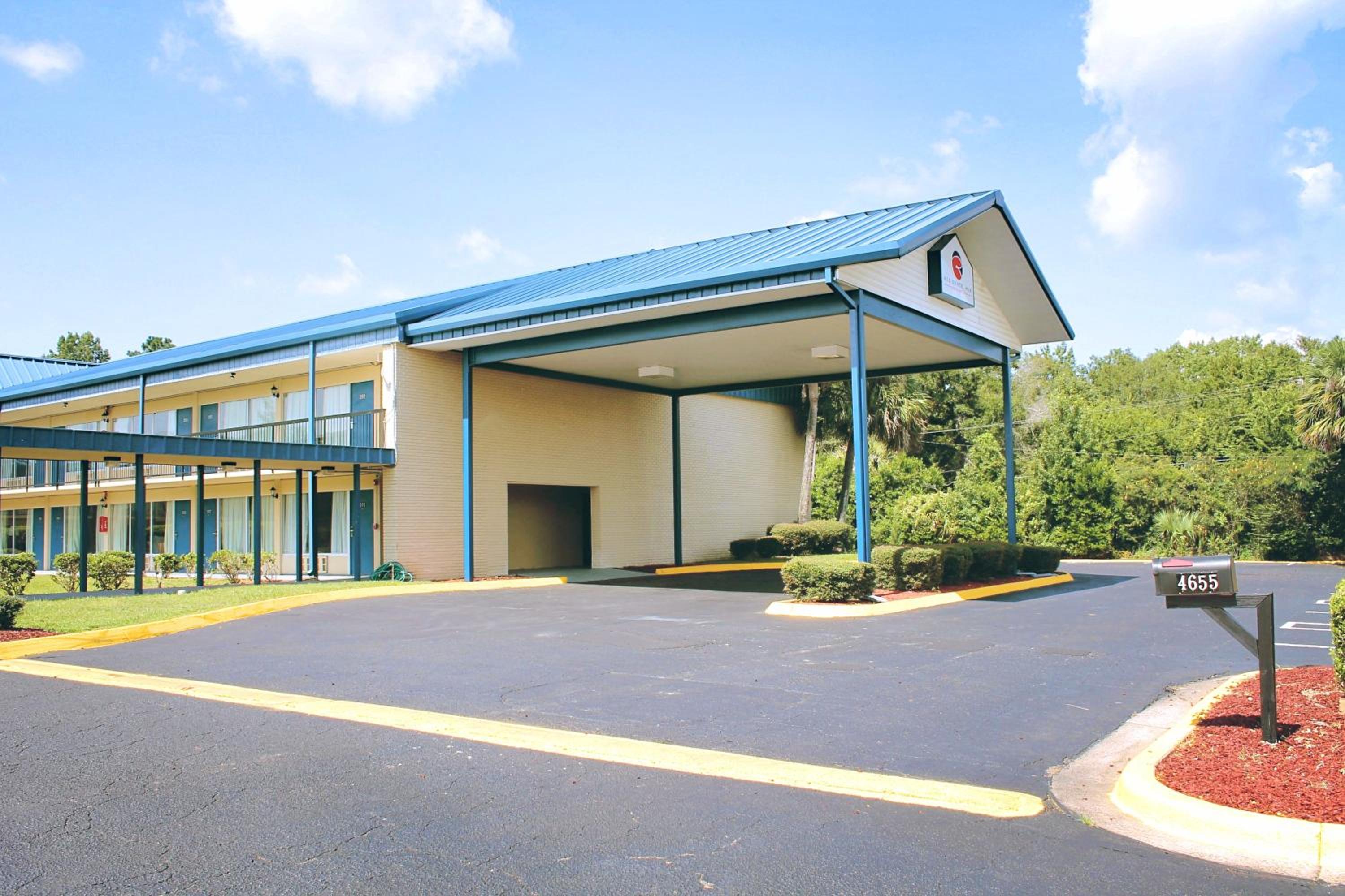 Residence Hub Inn and Suites