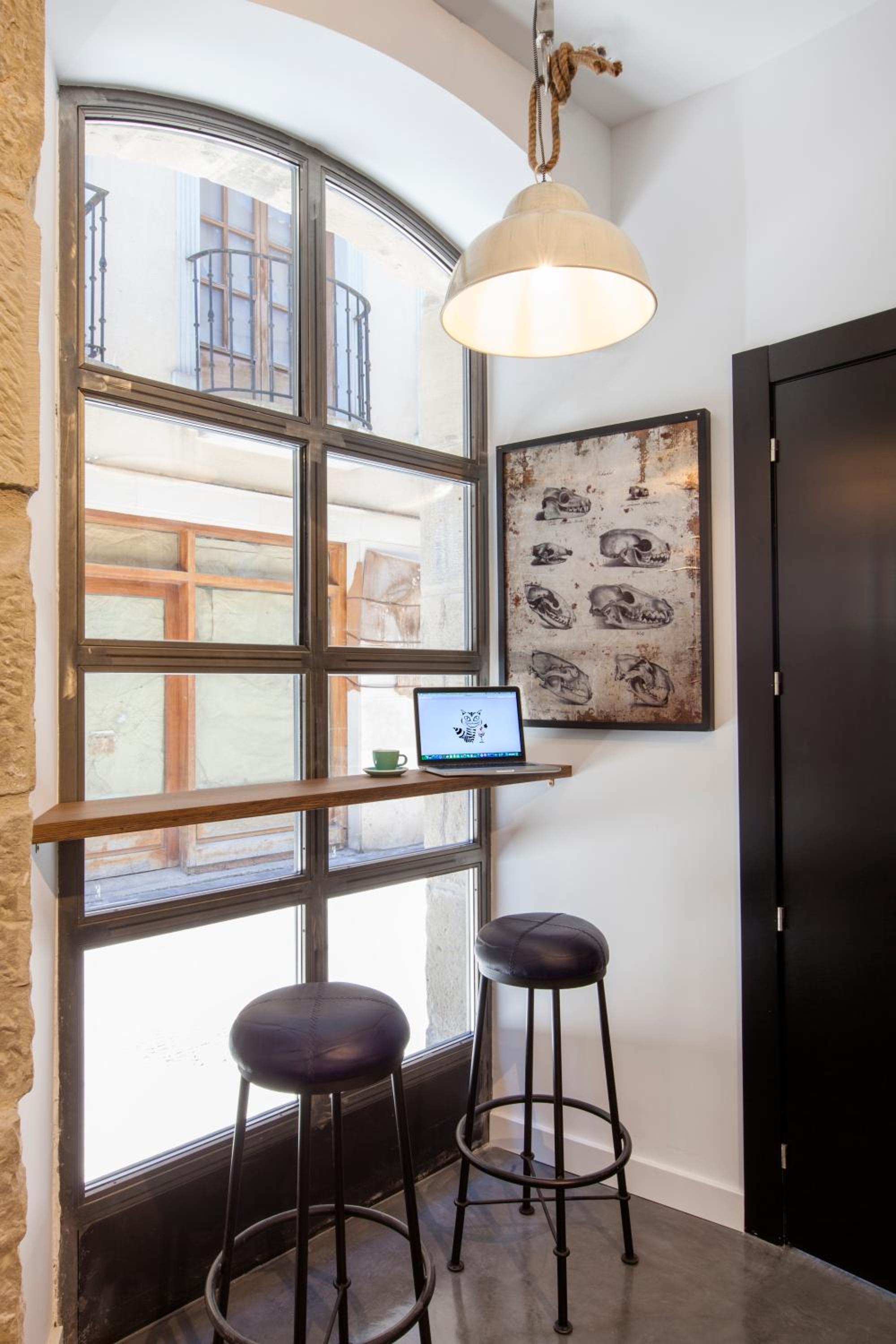 Winederful Hostel & Café