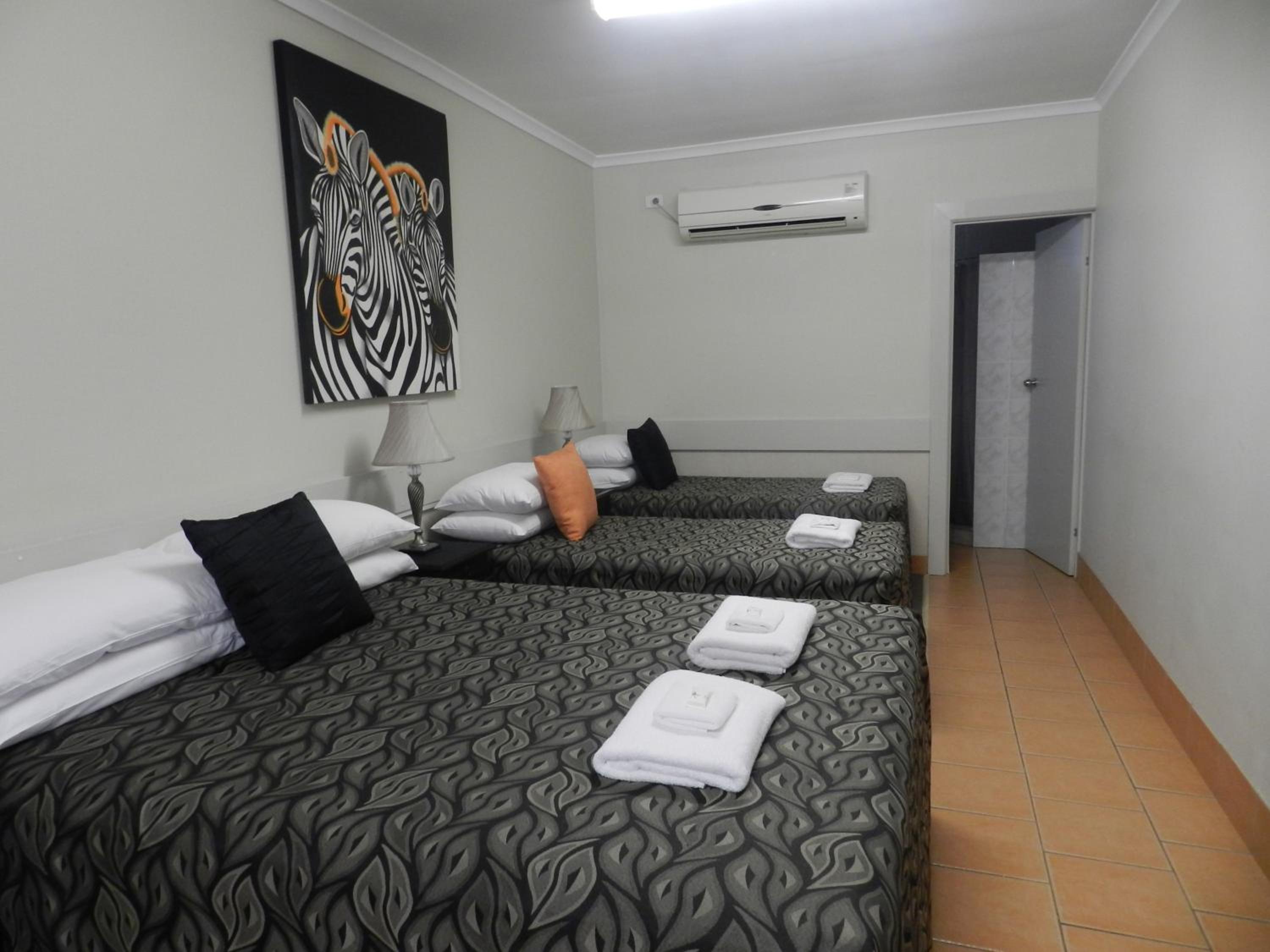 Golden Palms Motor Inn