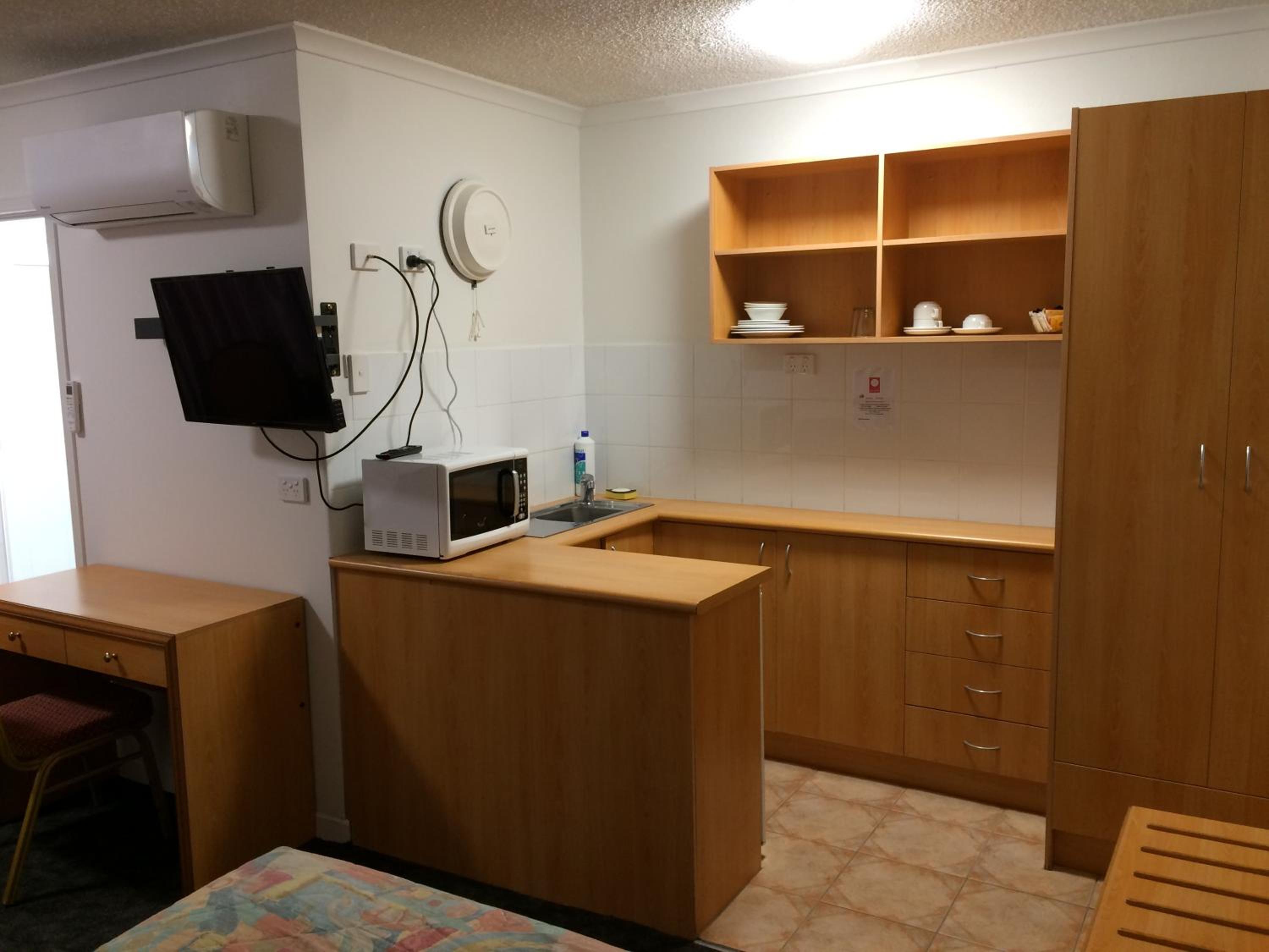 Edgecliff Lodge Motel