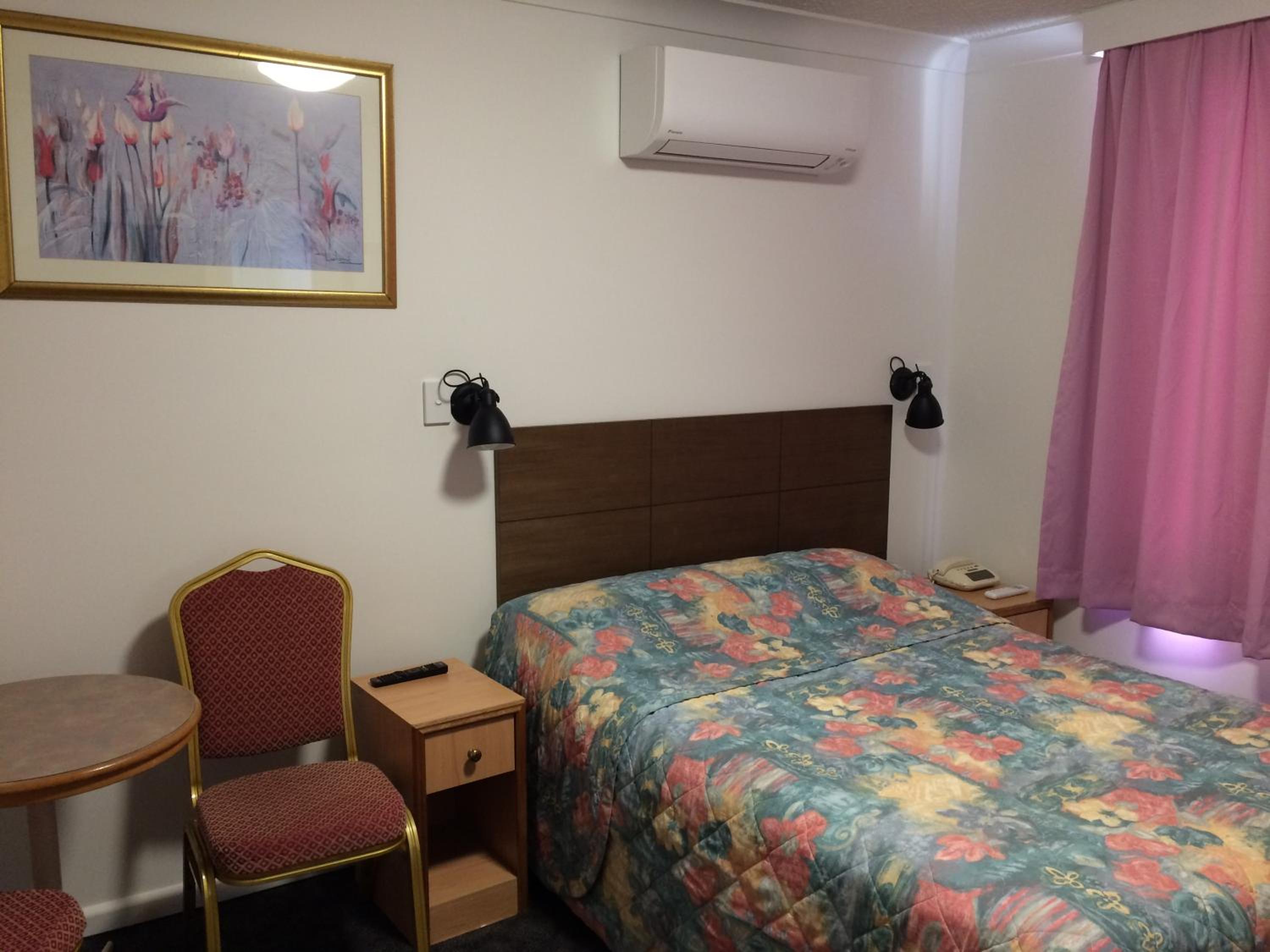 Edgecliff Lodge Motel