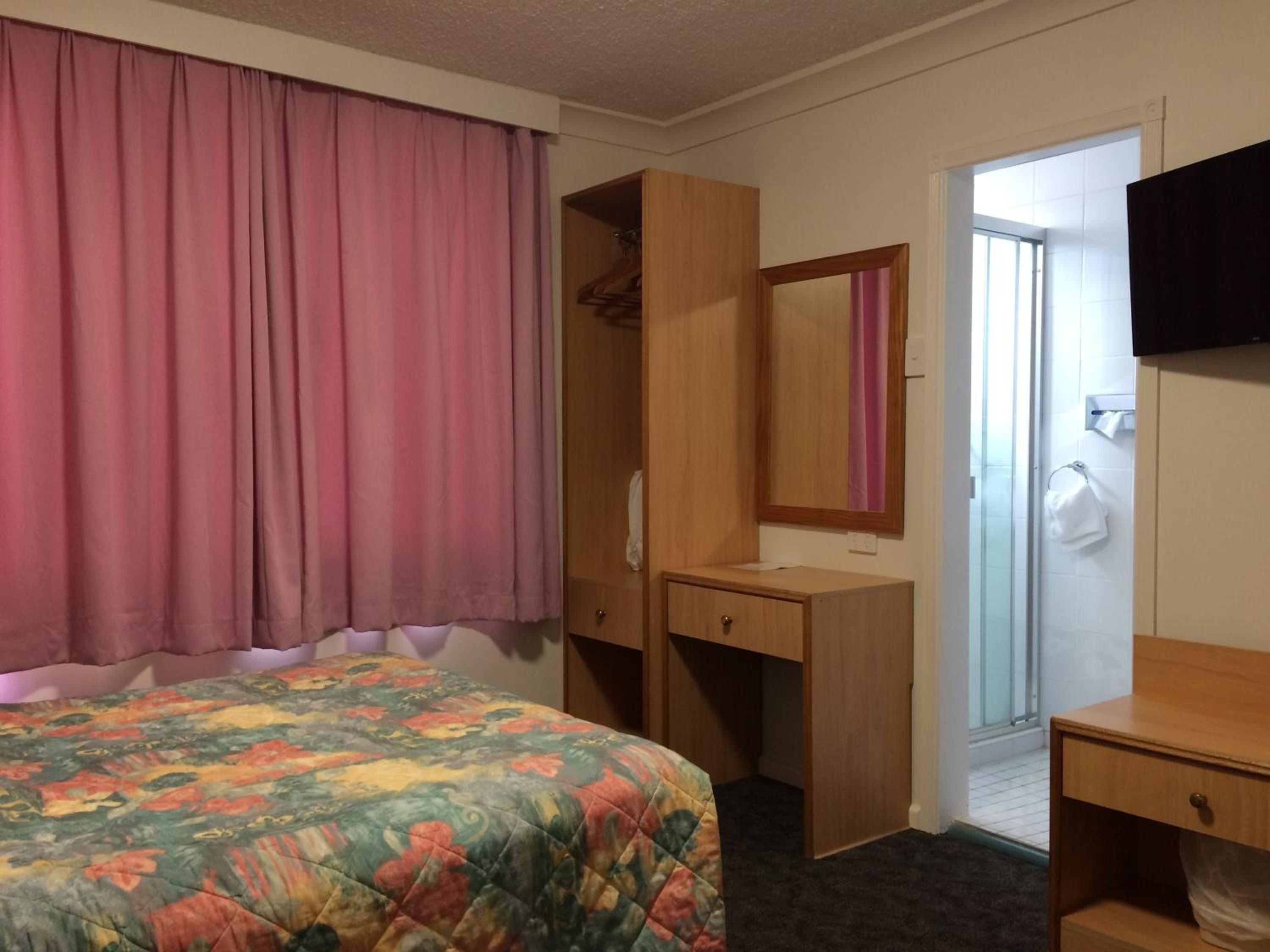 Edgecliff Lodge Motel