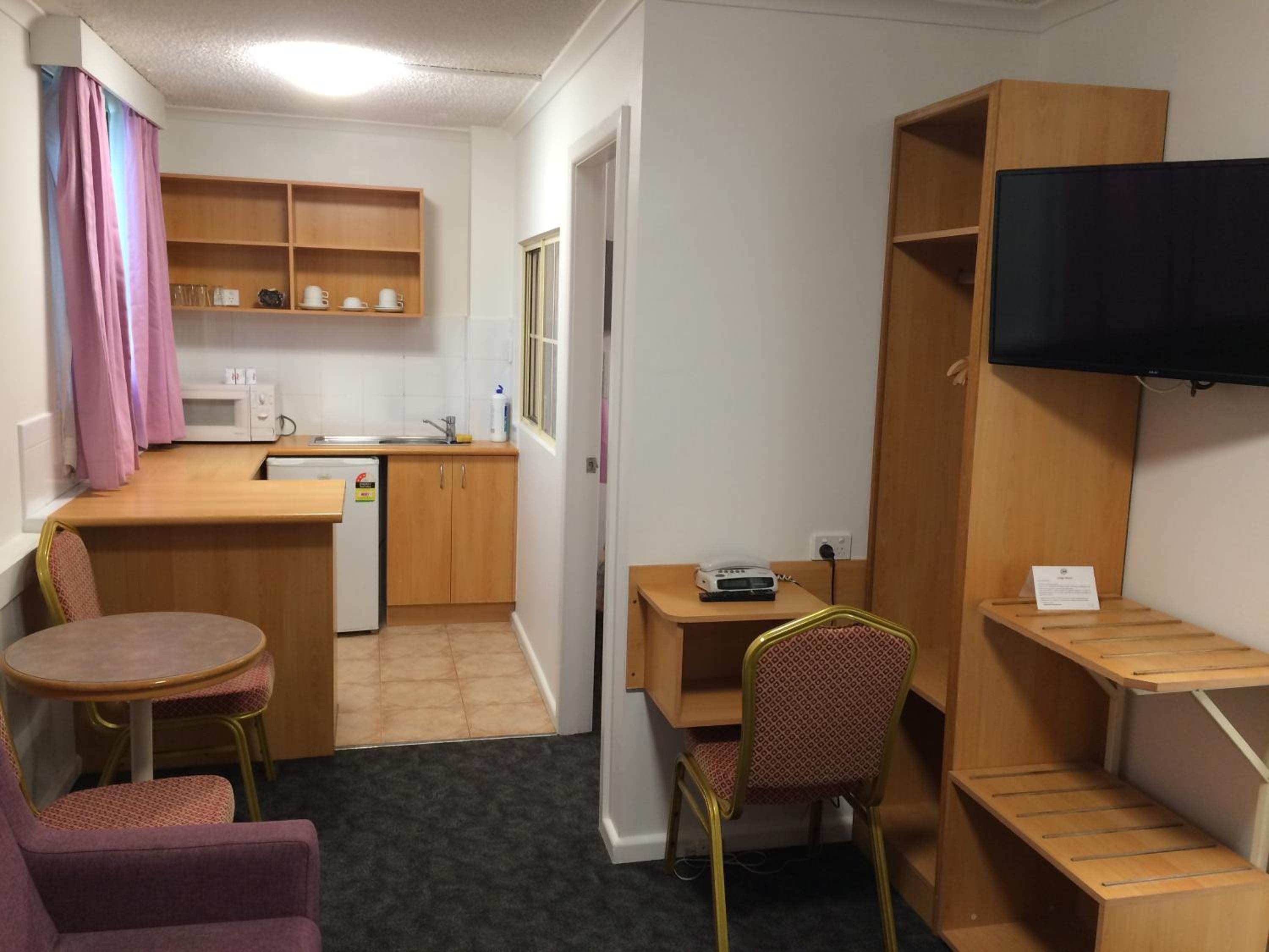 Edgecliff Lodge Motel