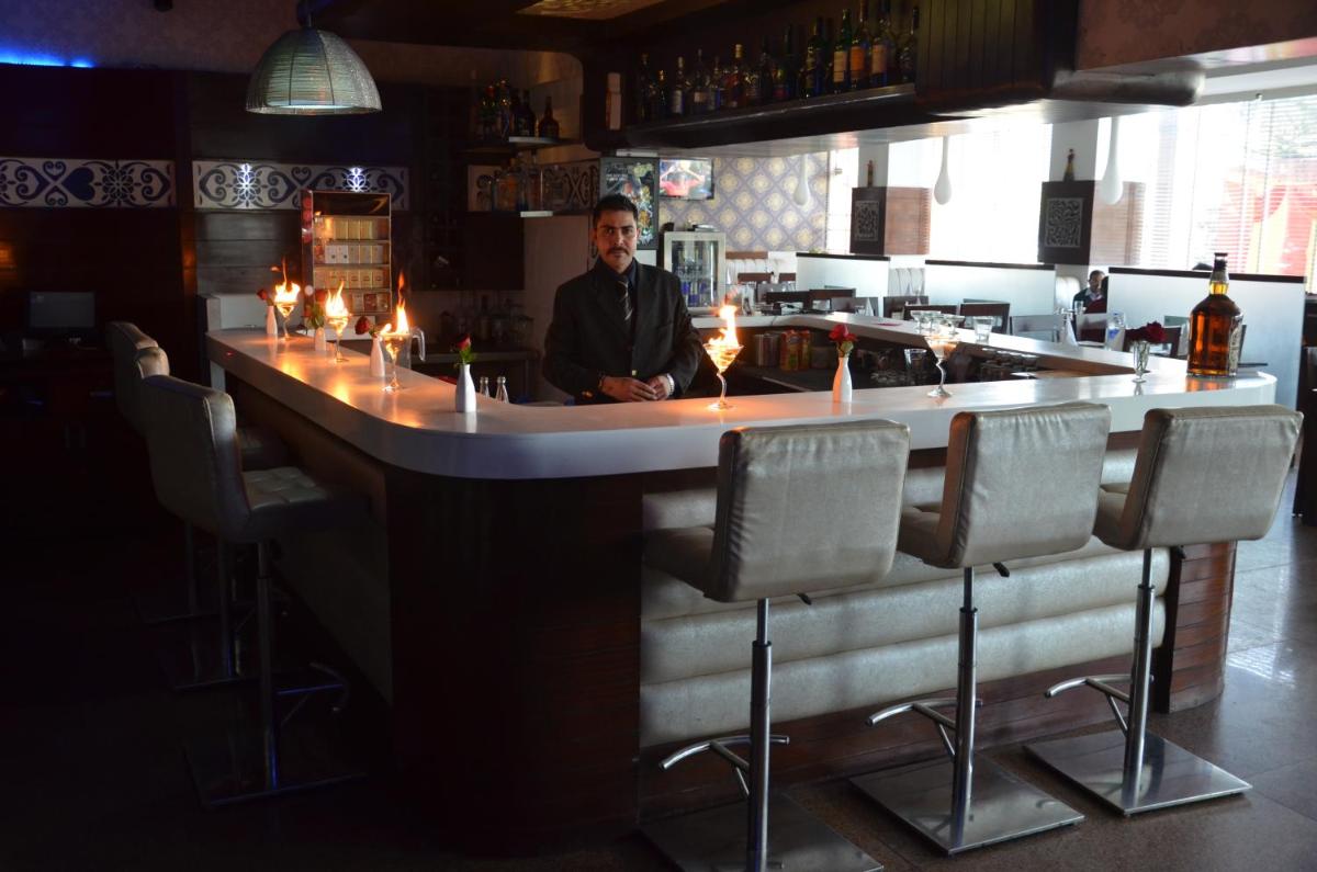 bar