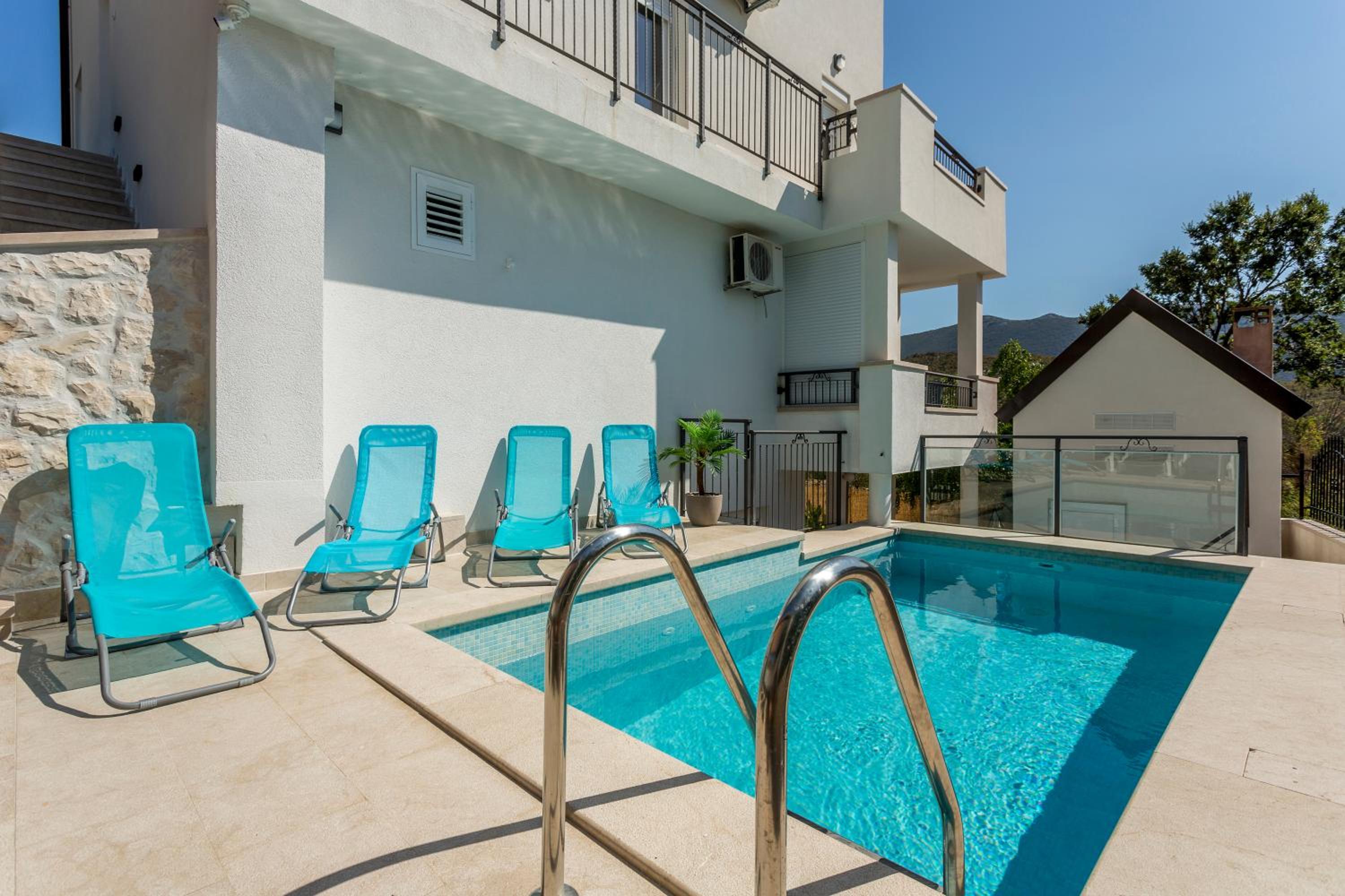 House Luce with pool en Omiš — recepcion & lobby