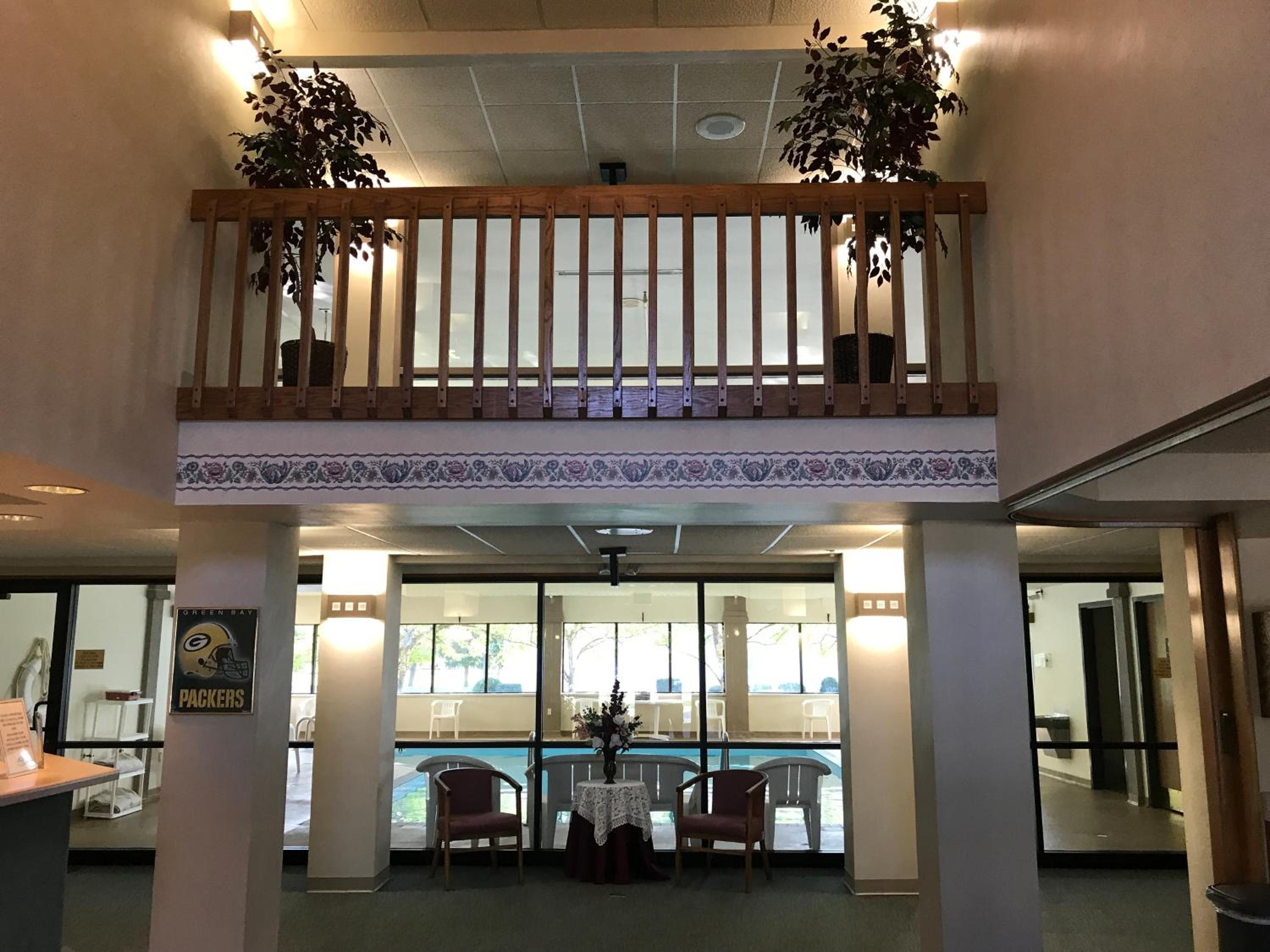 Econo Lodge Inn & Suites Oconto