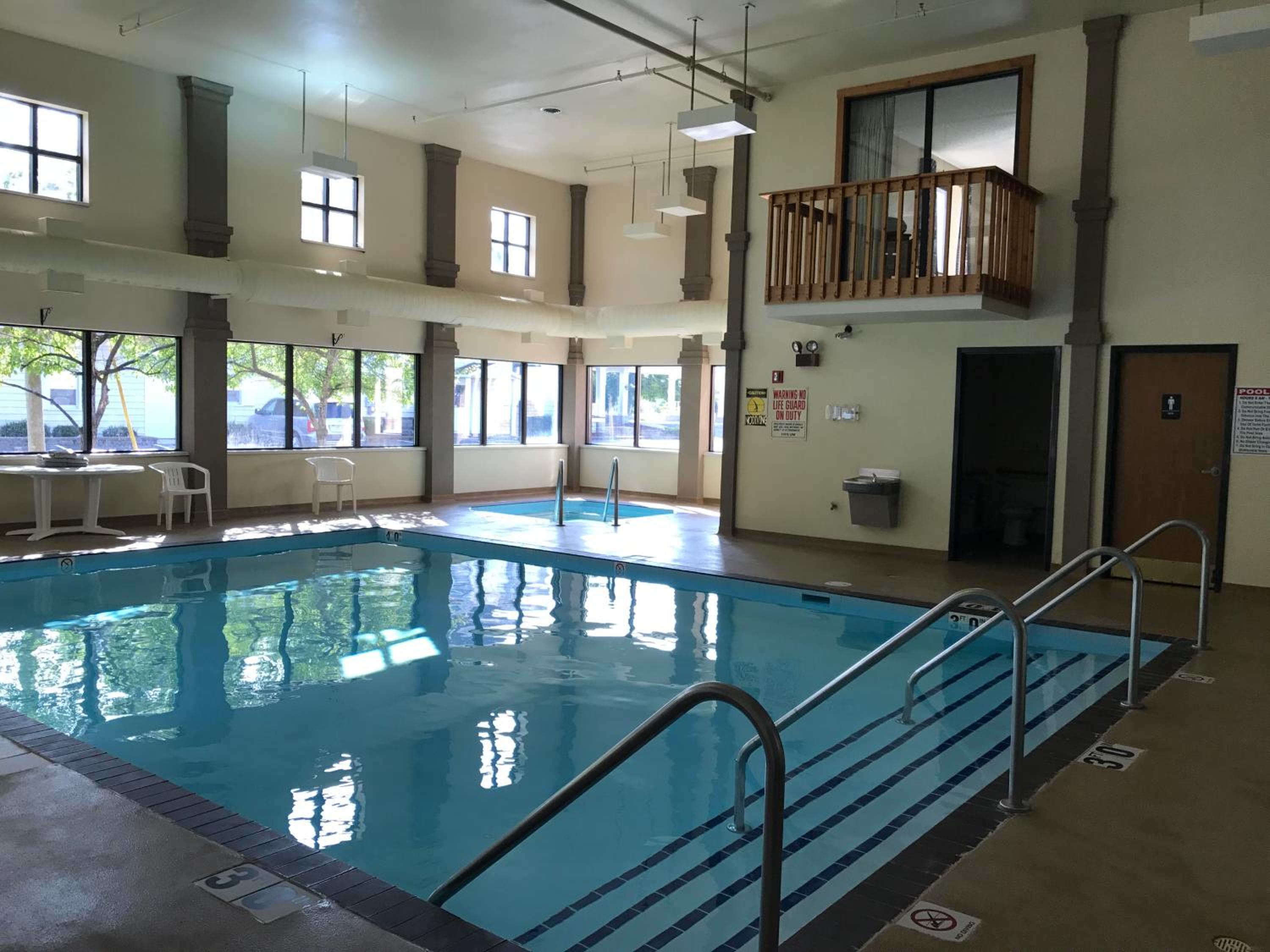 Econo Lodge Inn & Suites Oconto