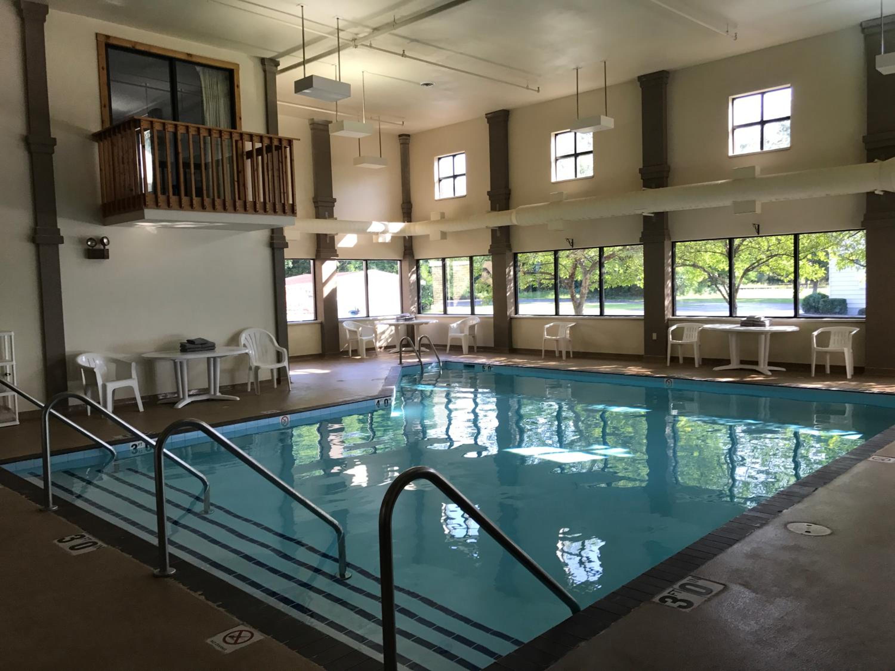 Econo Lodge Inn & Suites Oconto