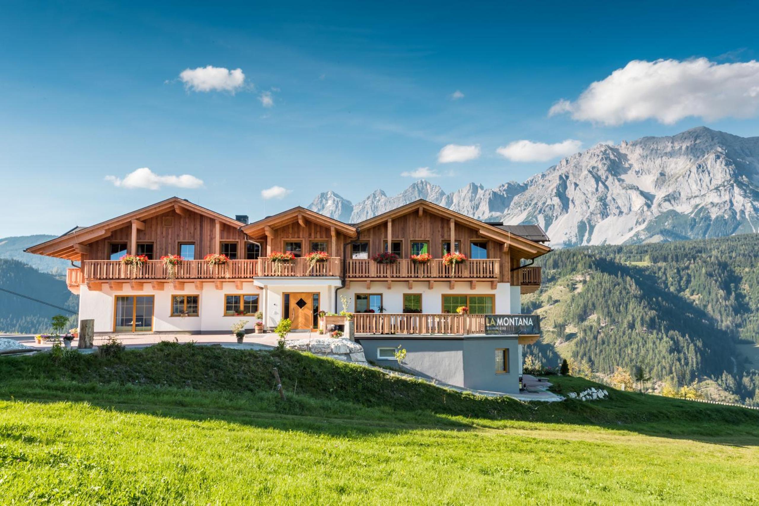 La Montana Ski & Hiking LODGE view 2
