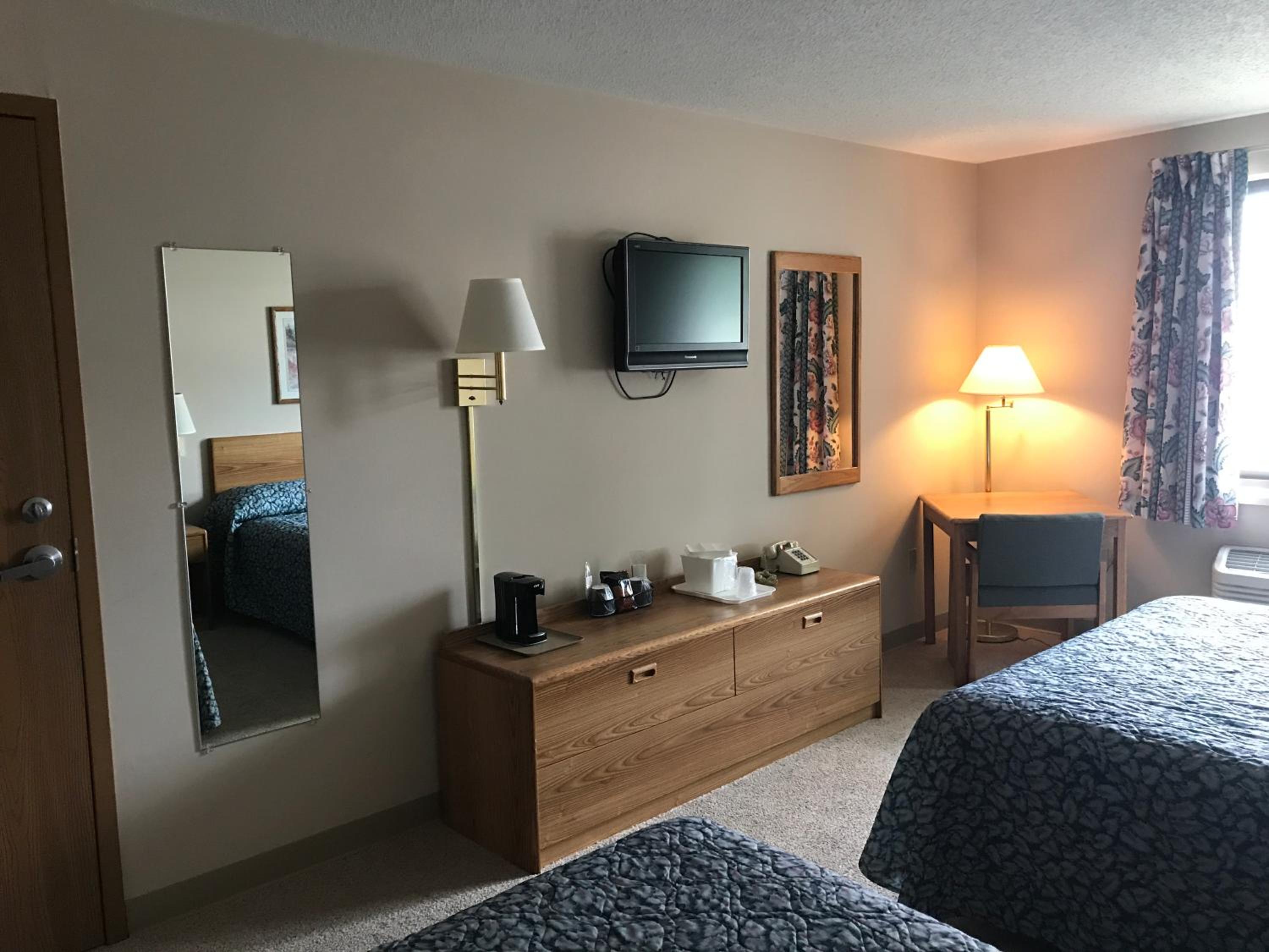 Econo Lodge Inn & Suites Oconto