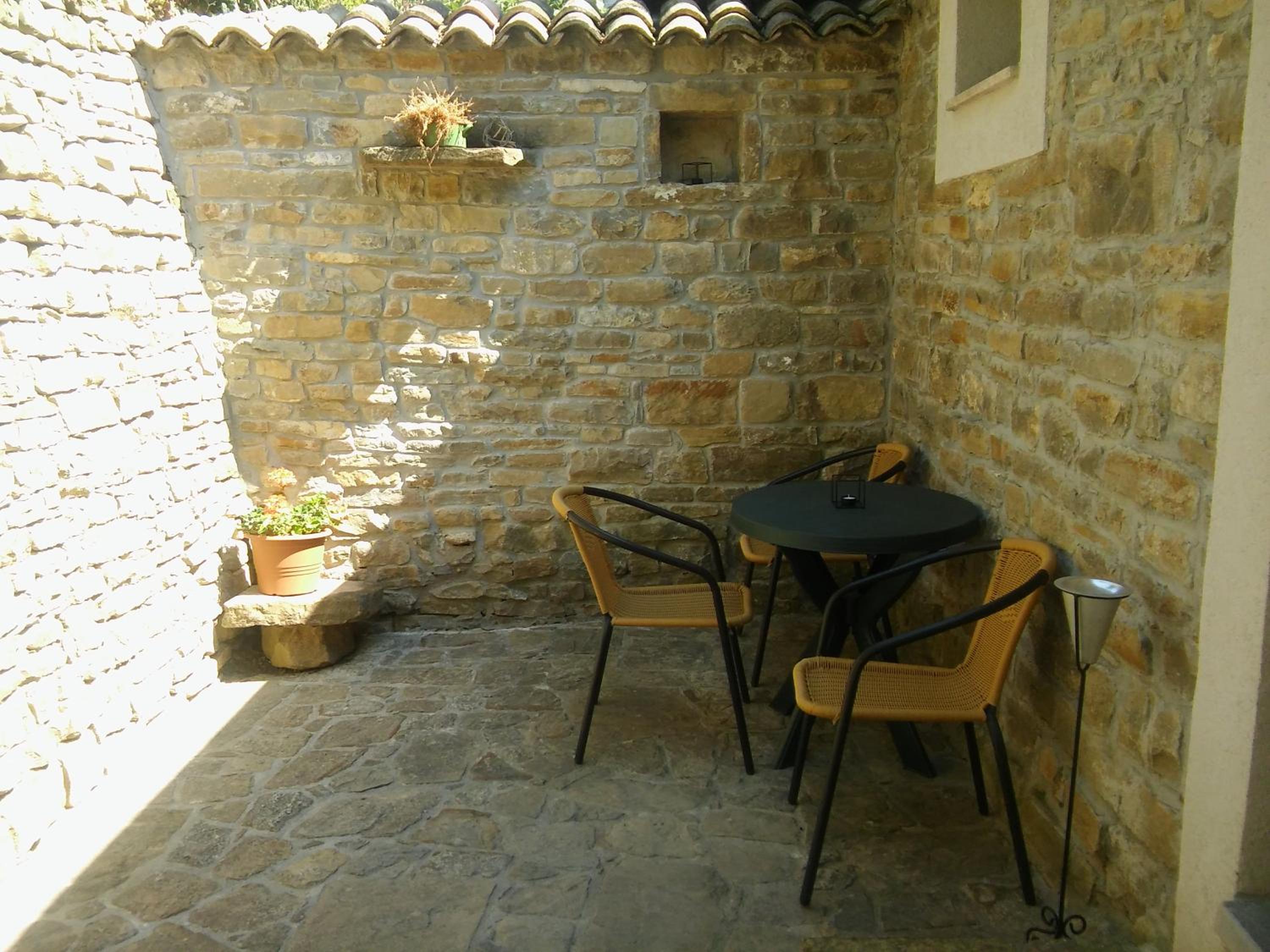 Apartment Staleta Tartuf view 4