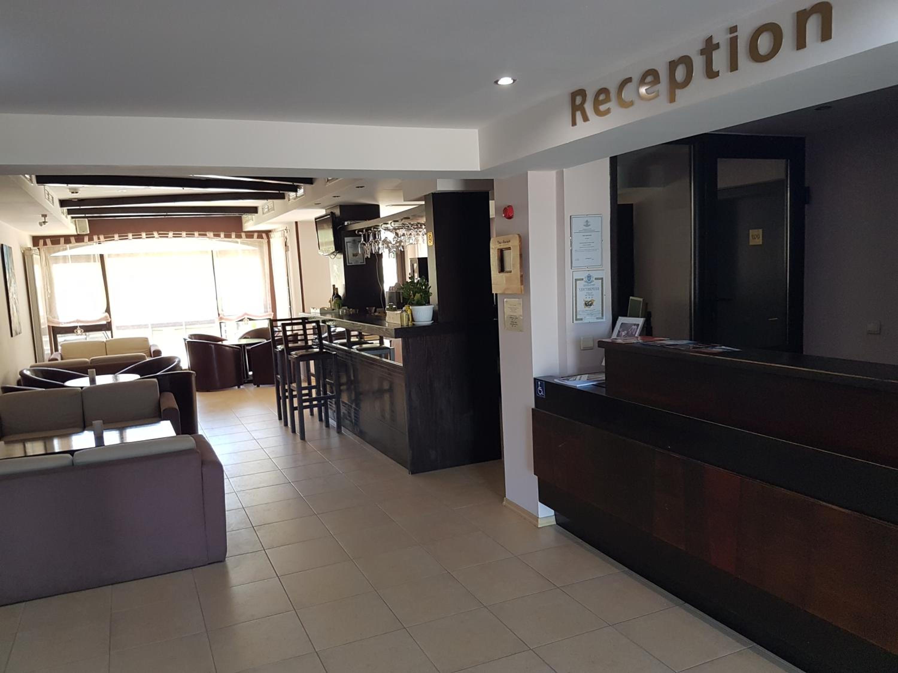 Exclusive two-floor 3-bedrooms apartment on the top floor