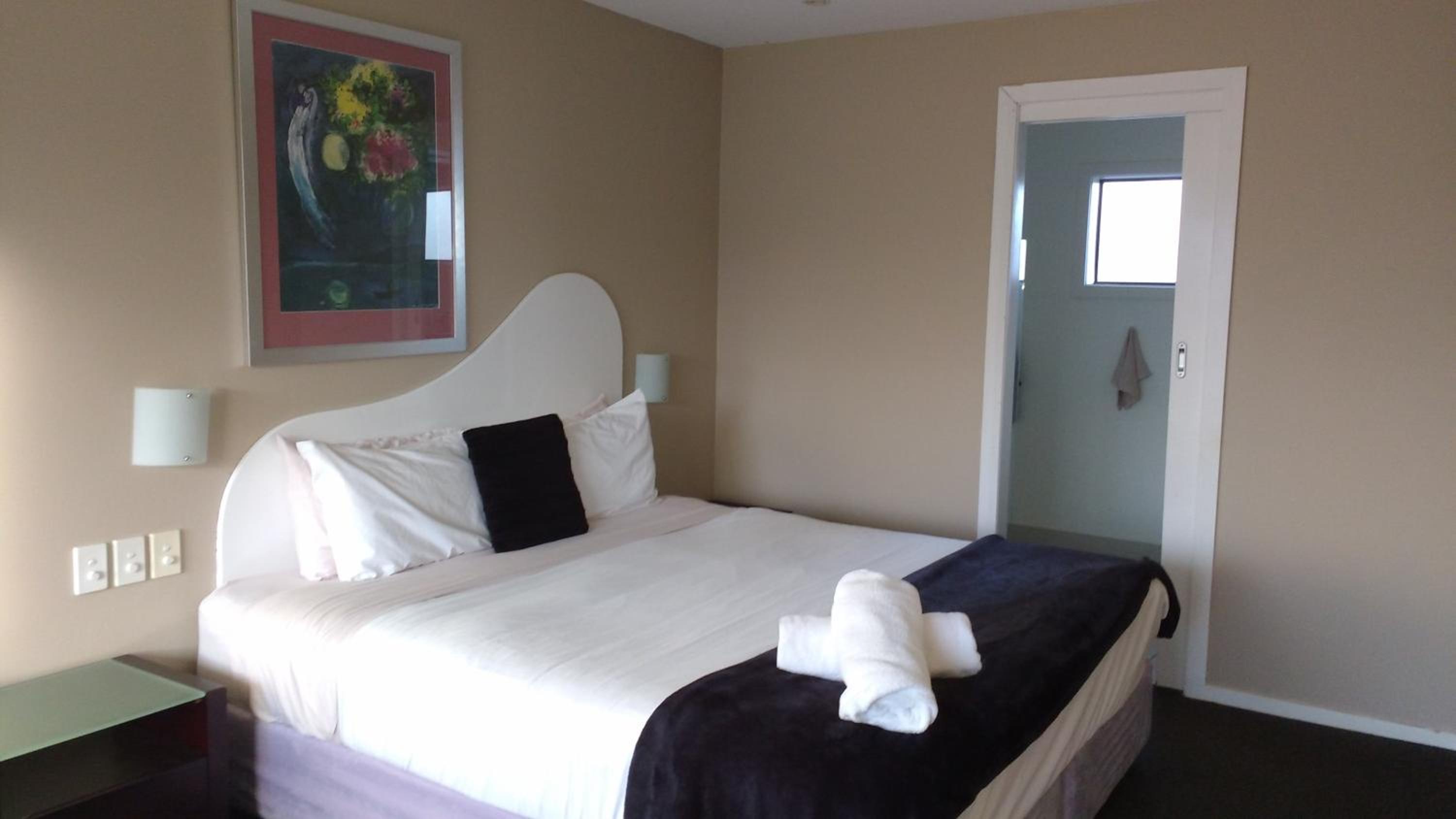 Diamond Island Resort, Restaurant & Bar and Penguin Show