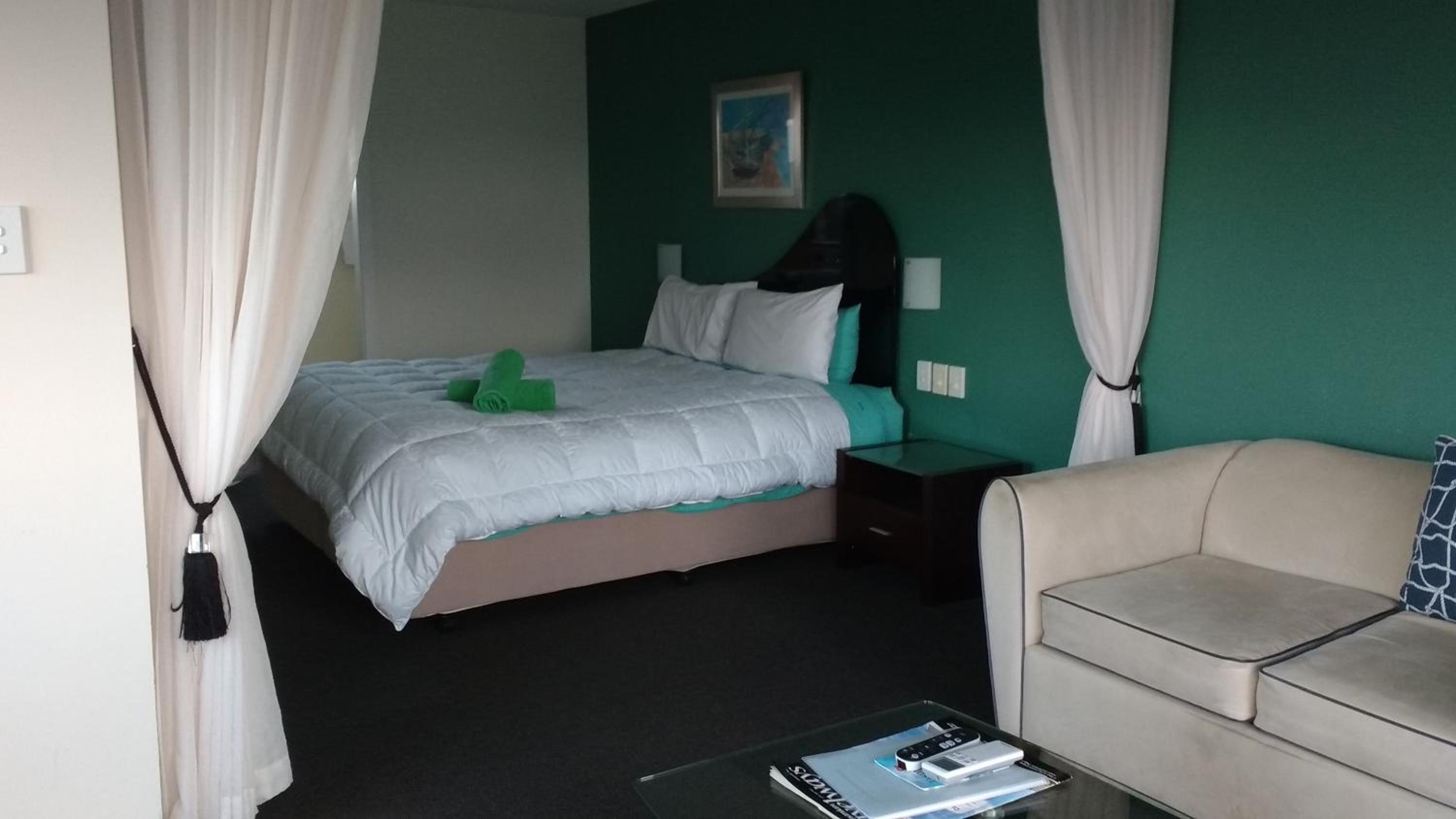 Diamond Island Resort, Restaurant & Bar and Penguin Show