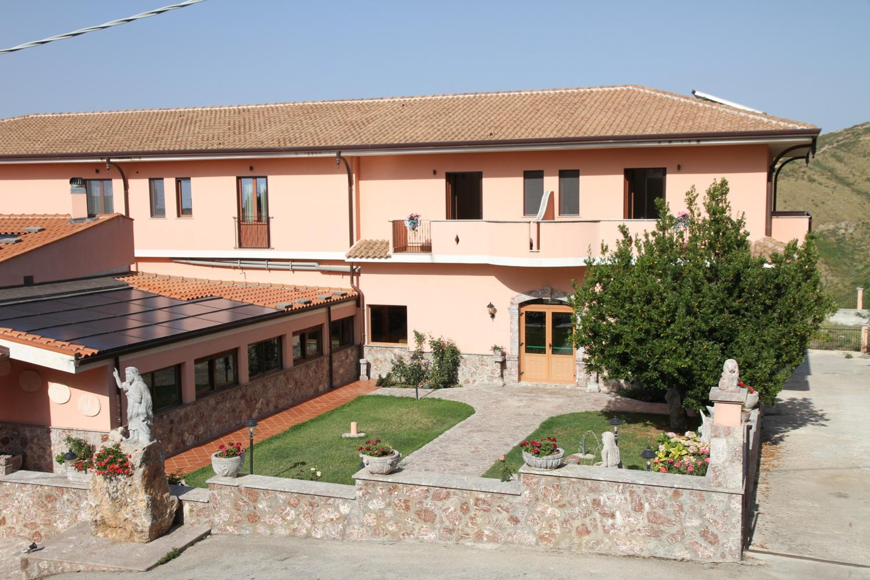 Photo 10