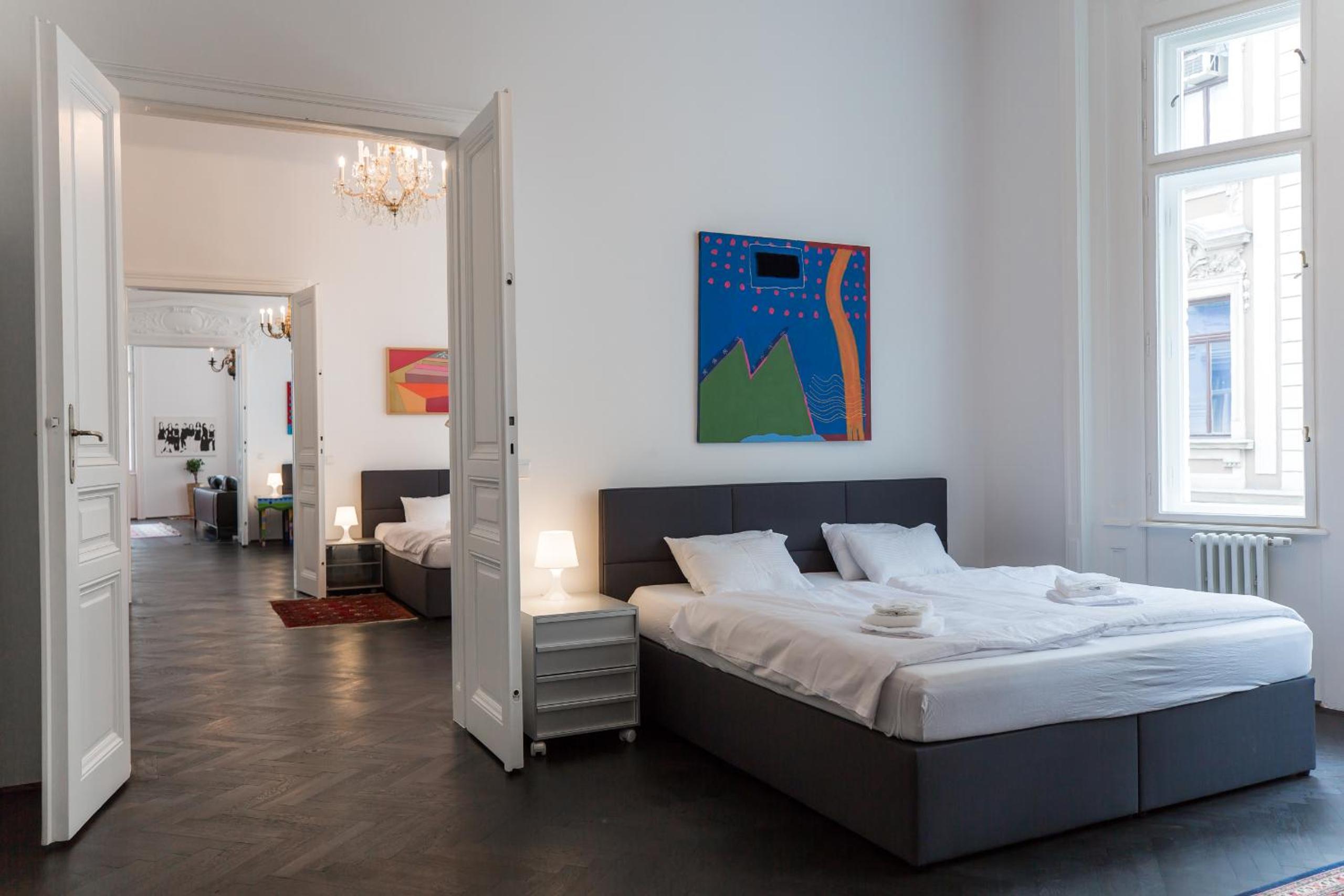 Grand Soho Apartment