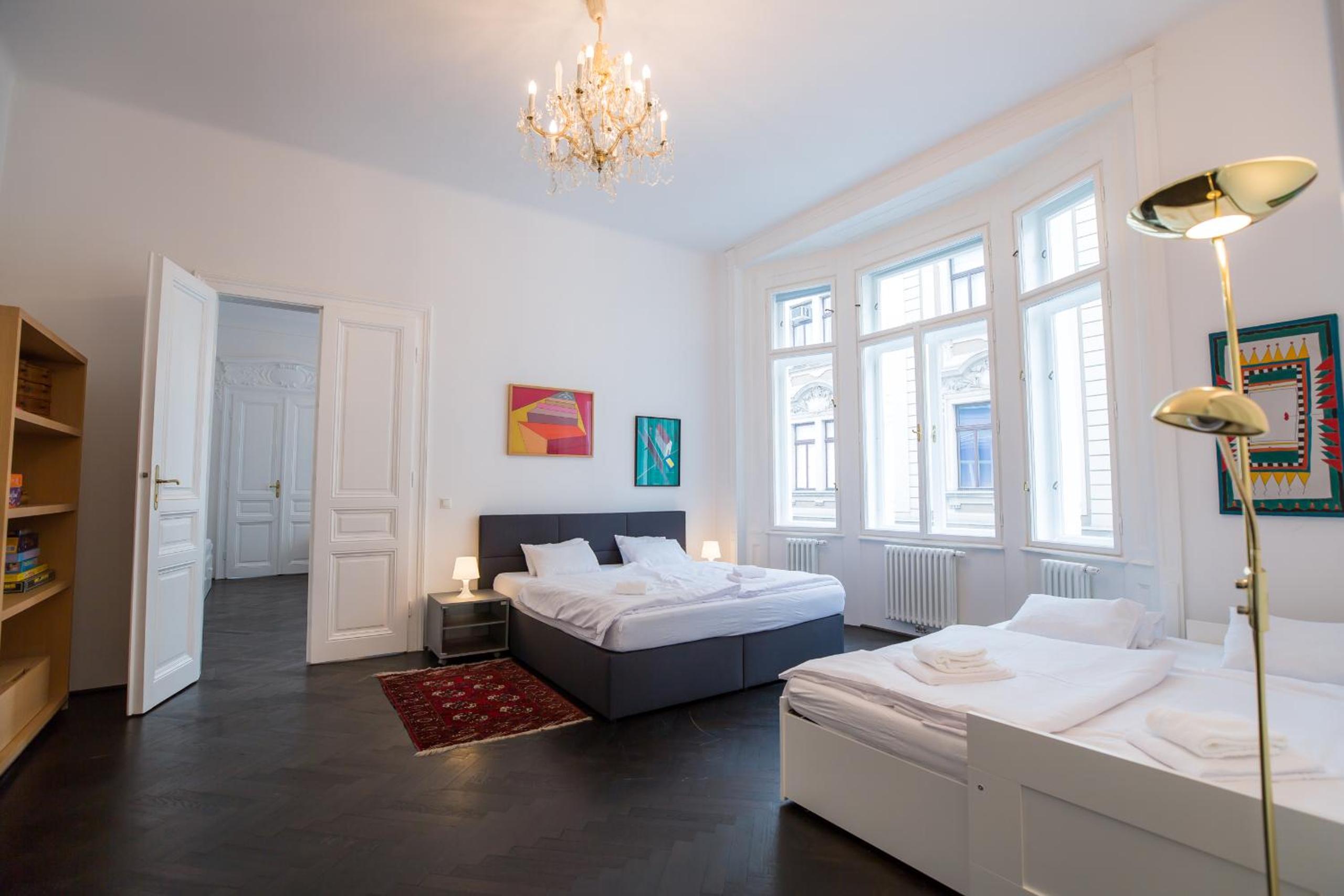 Grand Soho Apartment