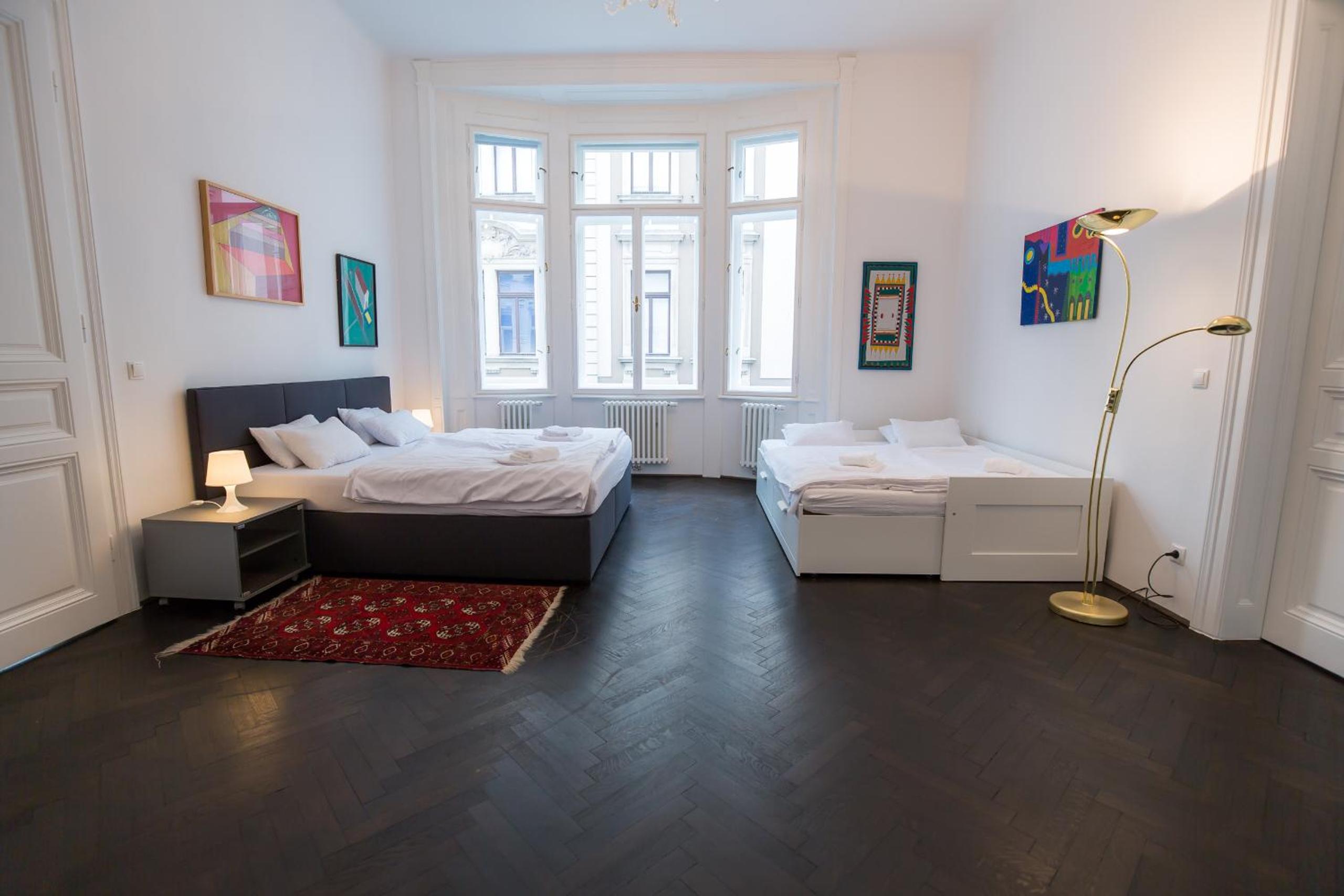 Grand Soho Apartment