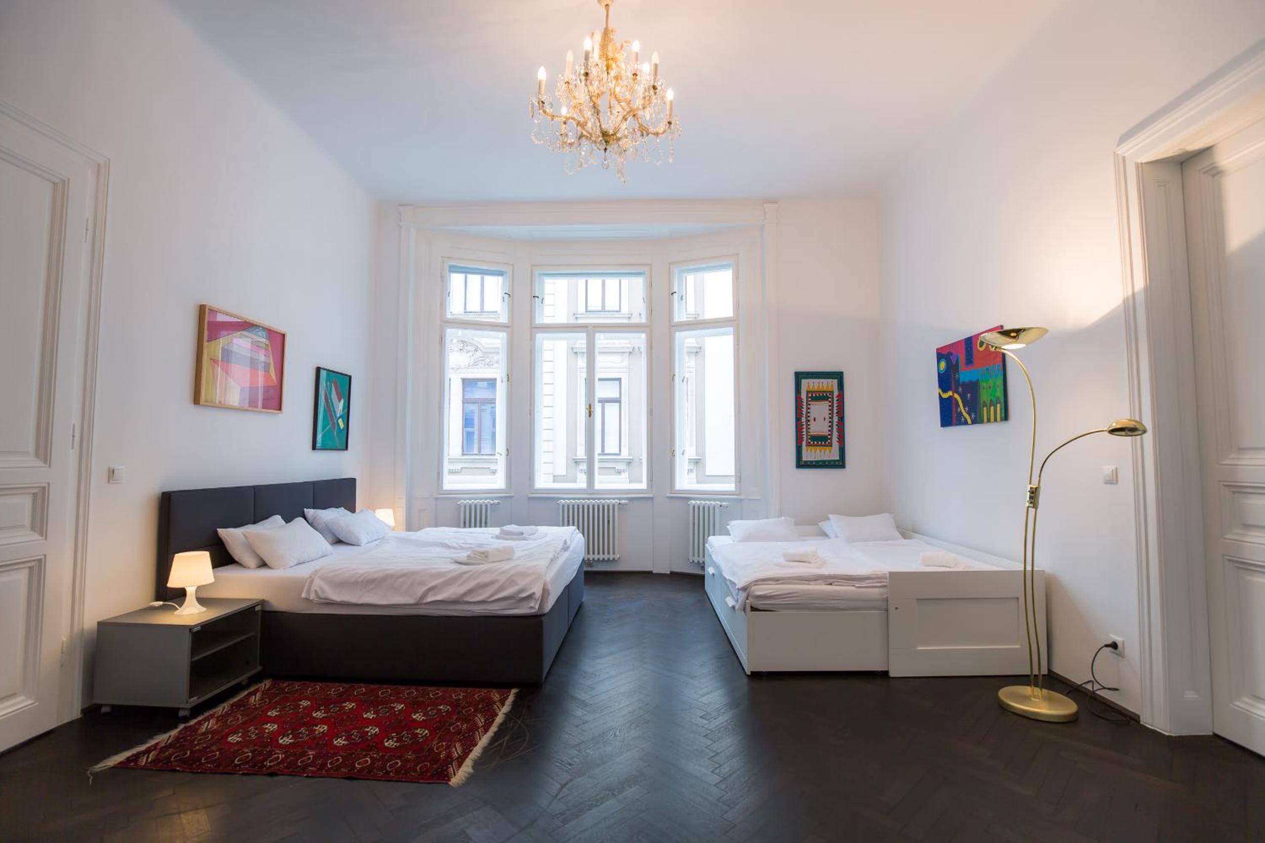 Grand Soho Apartment