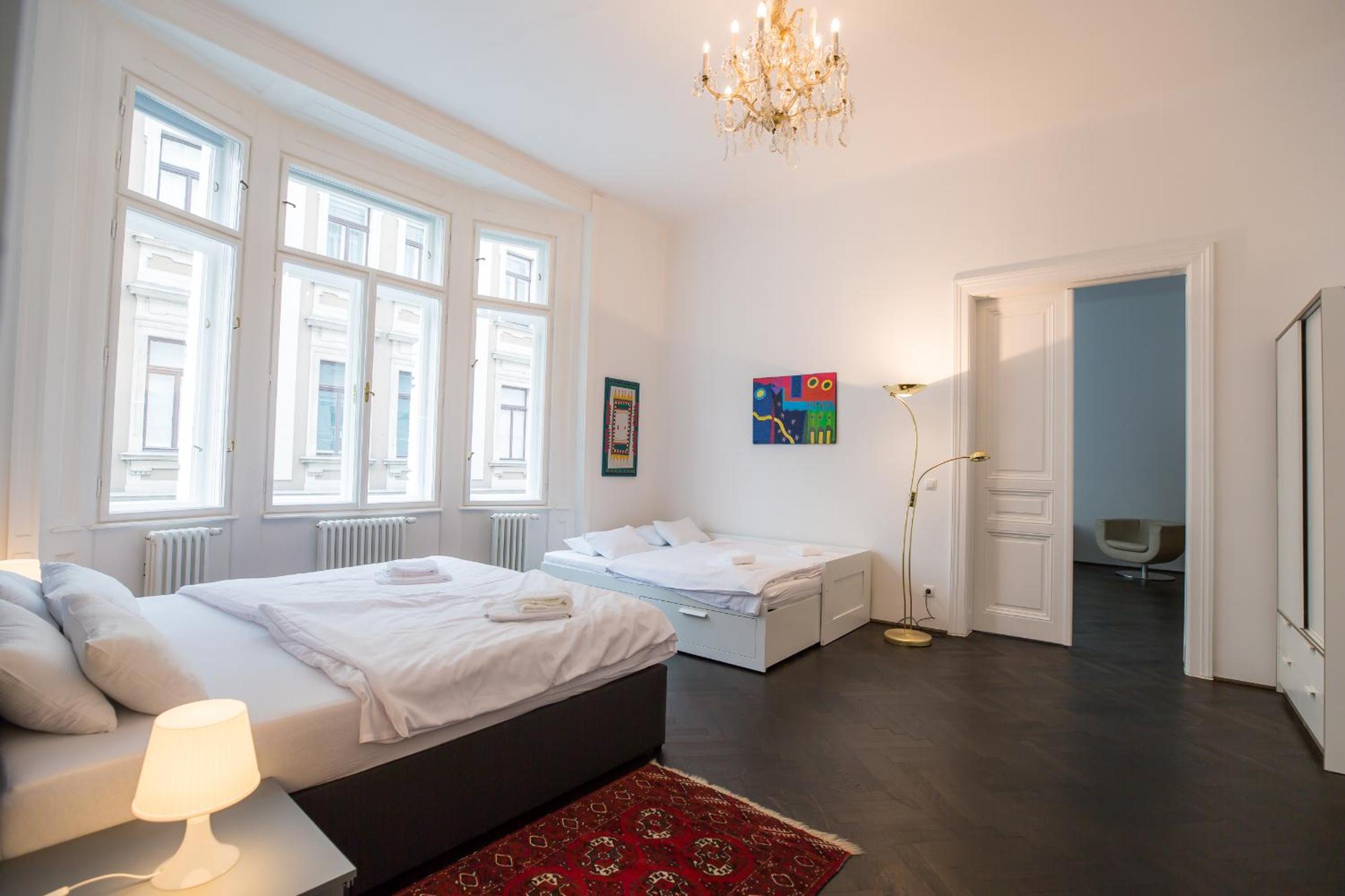 Grand Soho Apartment