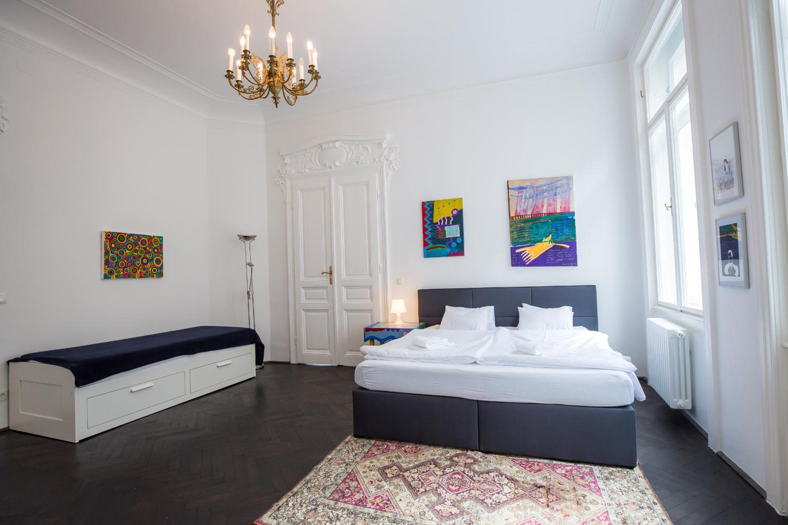 Grand Soho Apartment