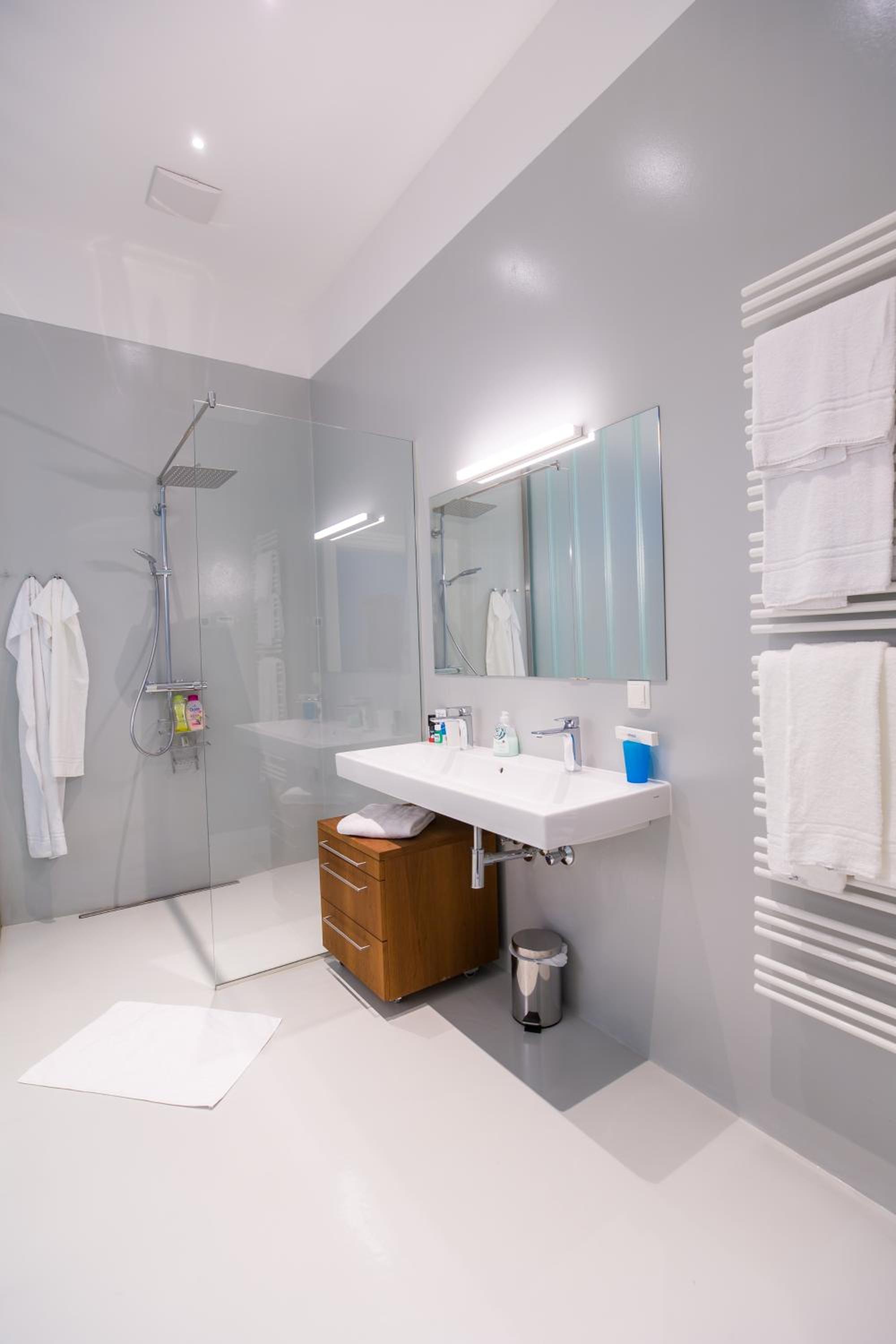 Grand Soho Apartment