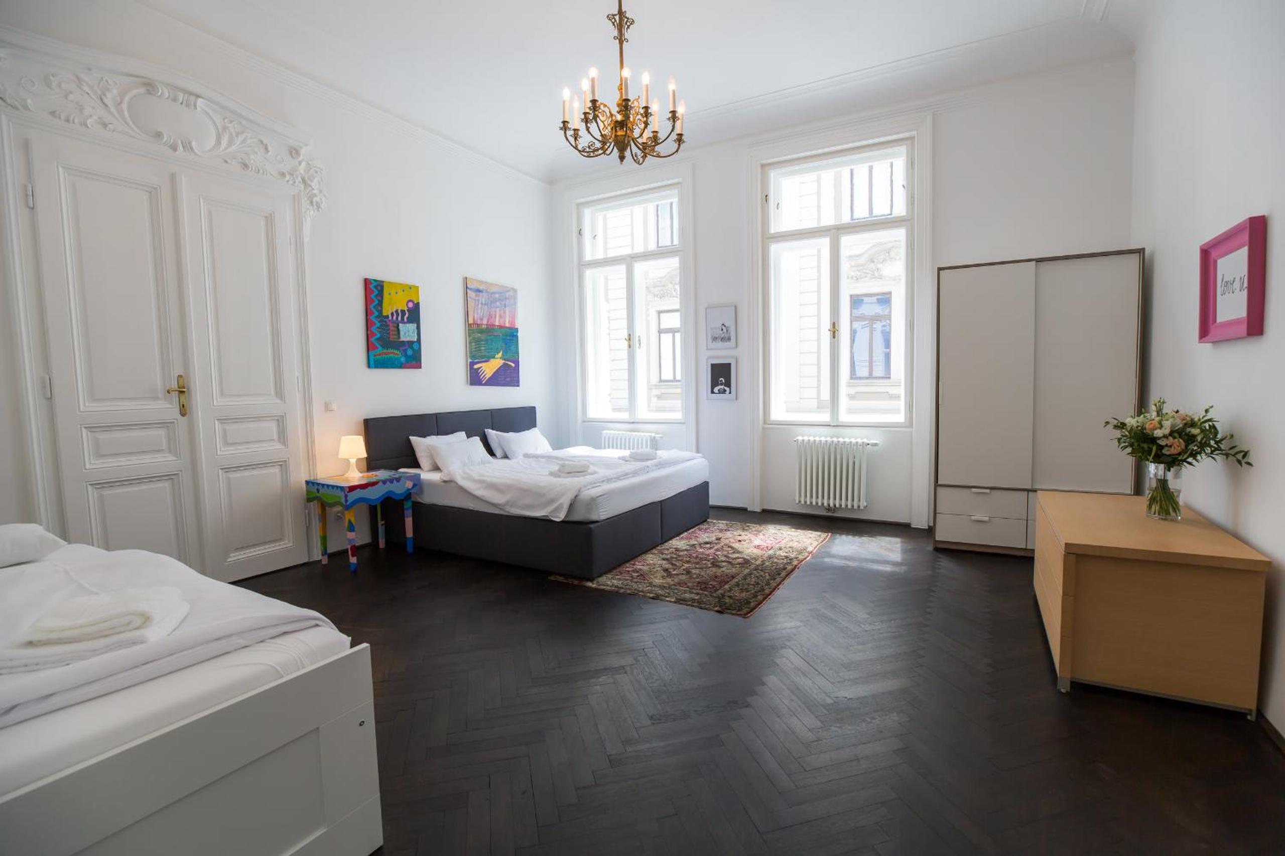 Grand Soho Apartment
