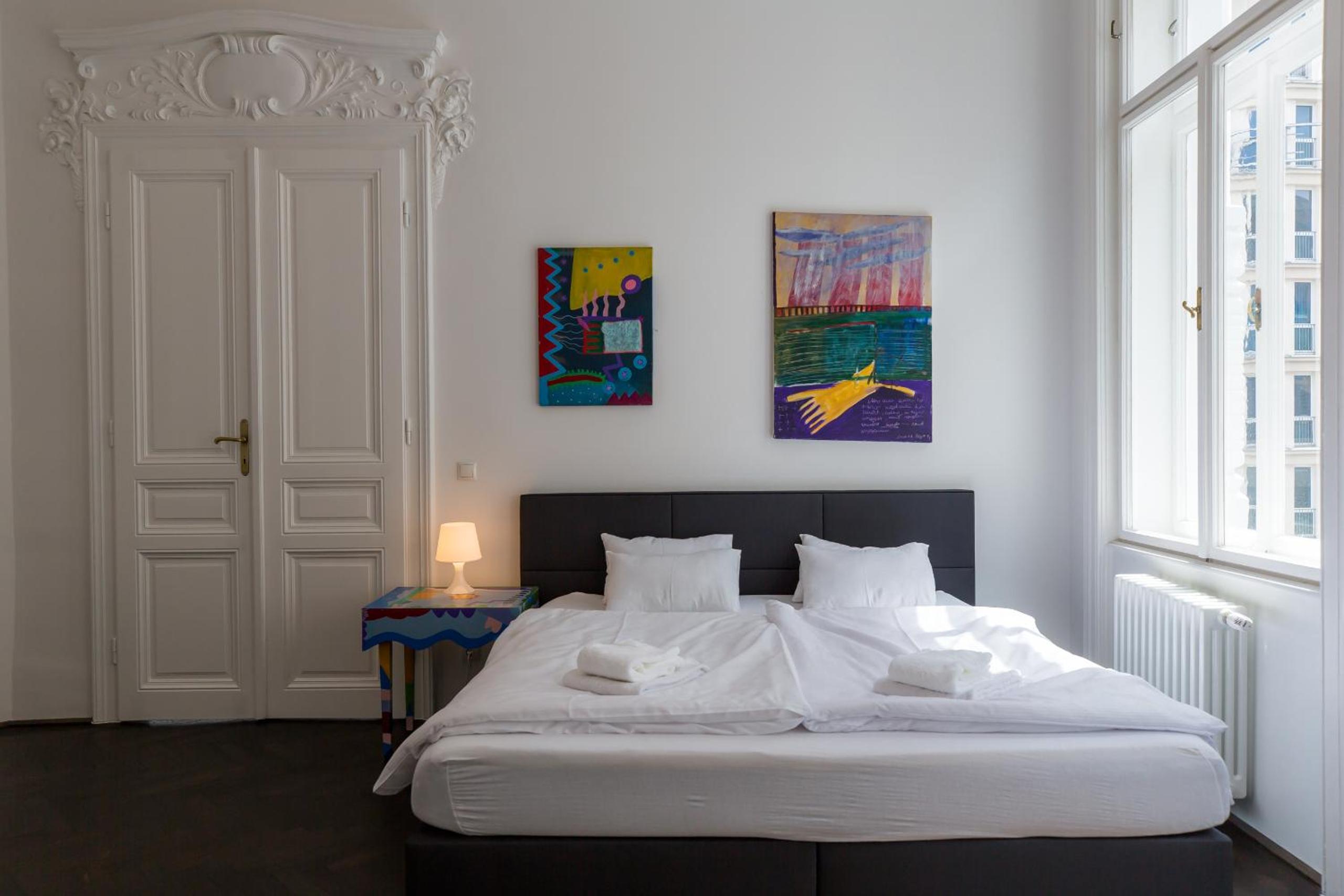 Grand Soho Apartment