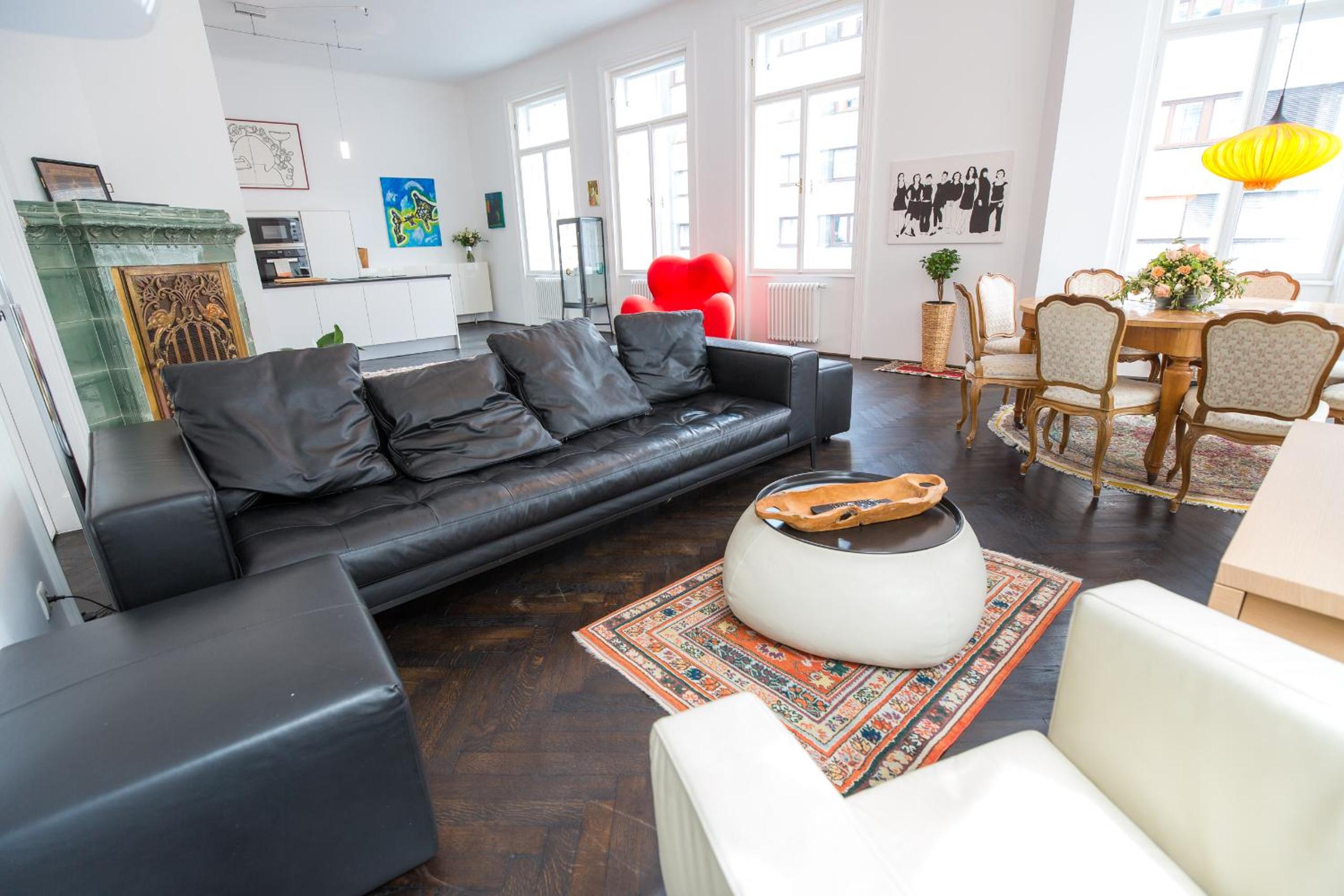 Grand Soho Apartment