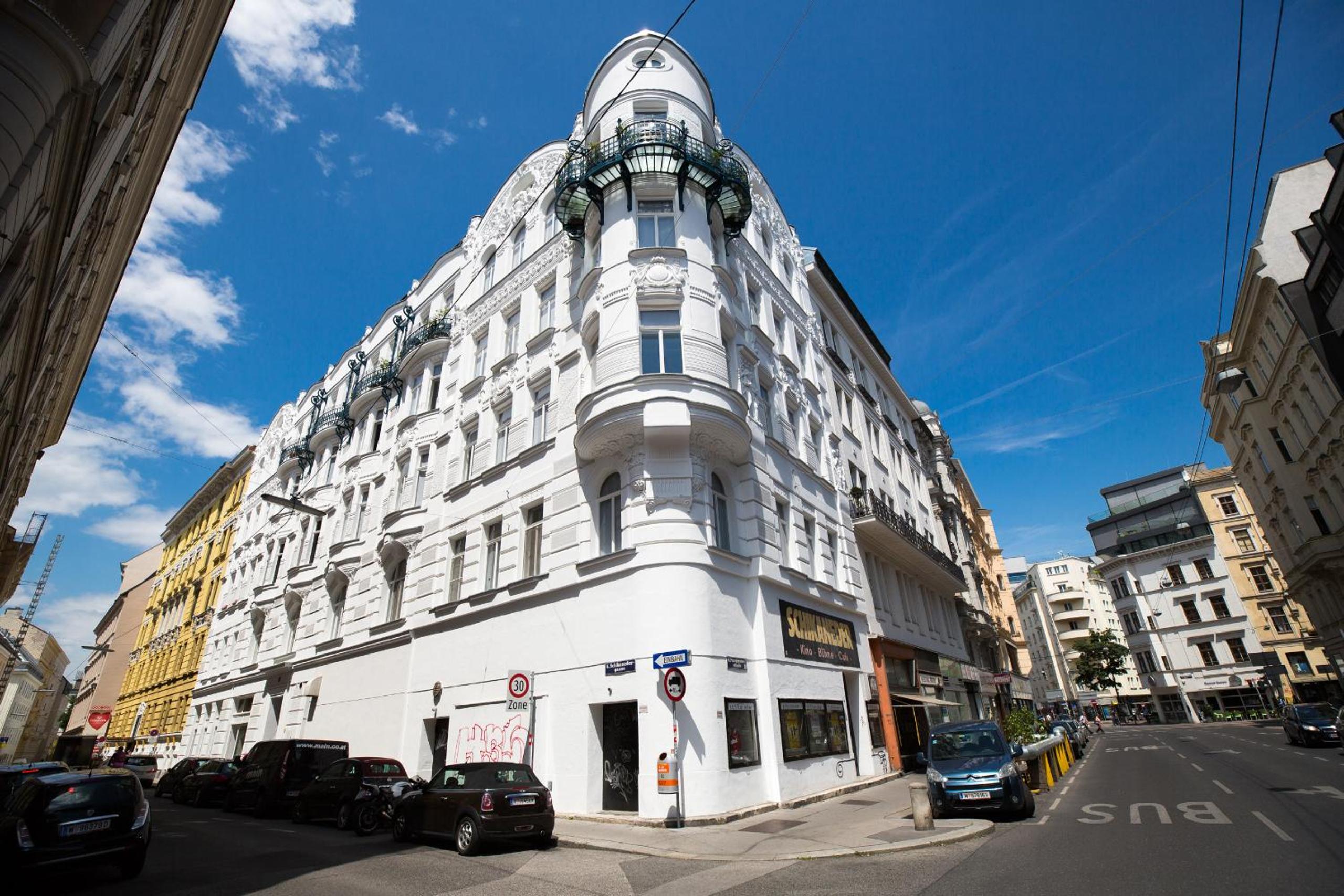 Grand Soho Apartment