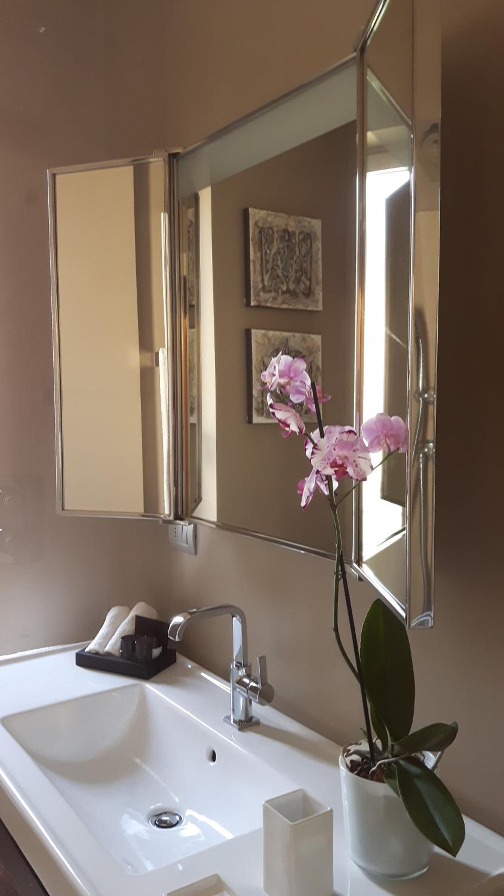 Bronzino House