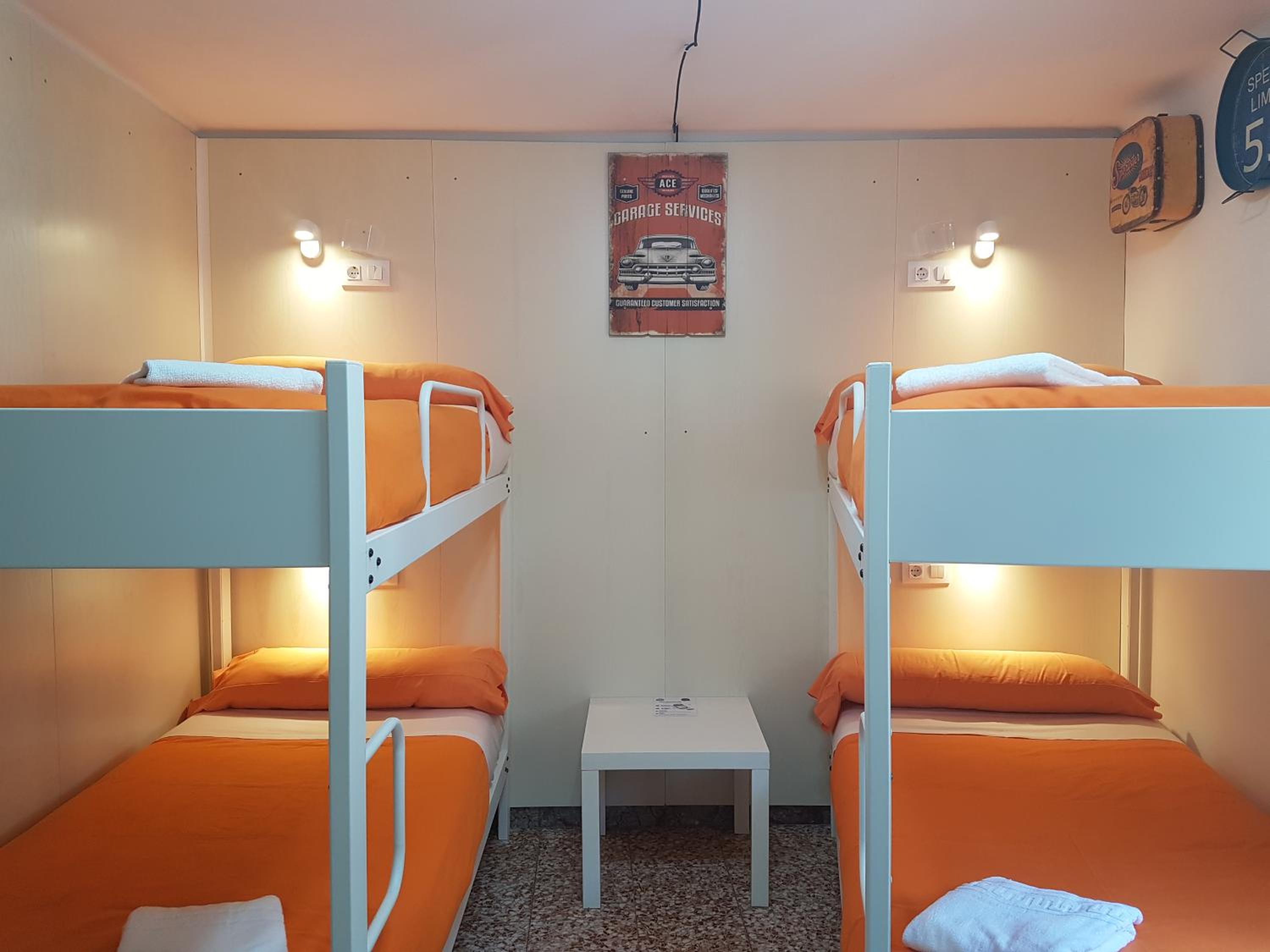 Barri Antic Hostel & Pub