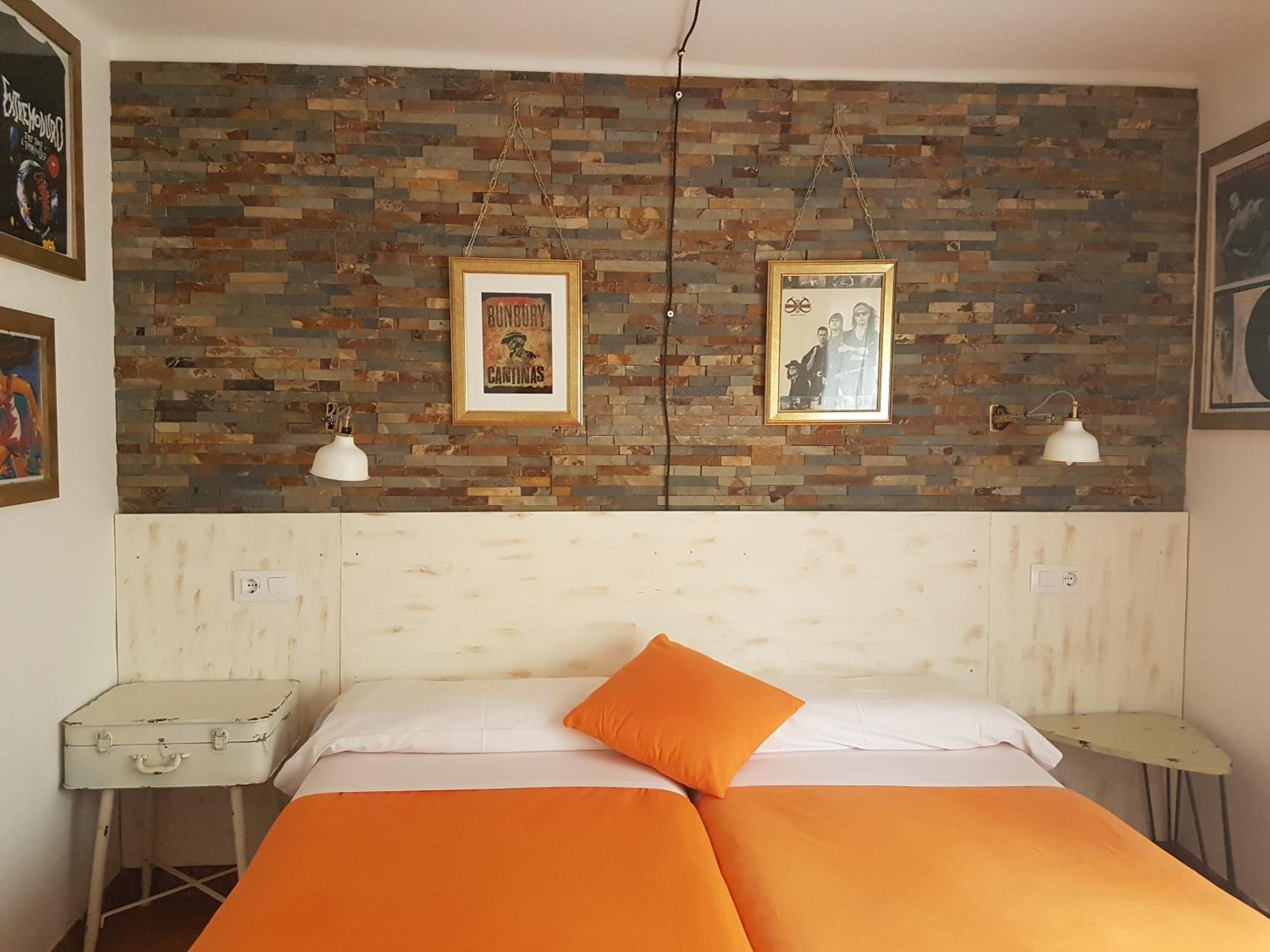 Barri Antic Hostel & Pub
