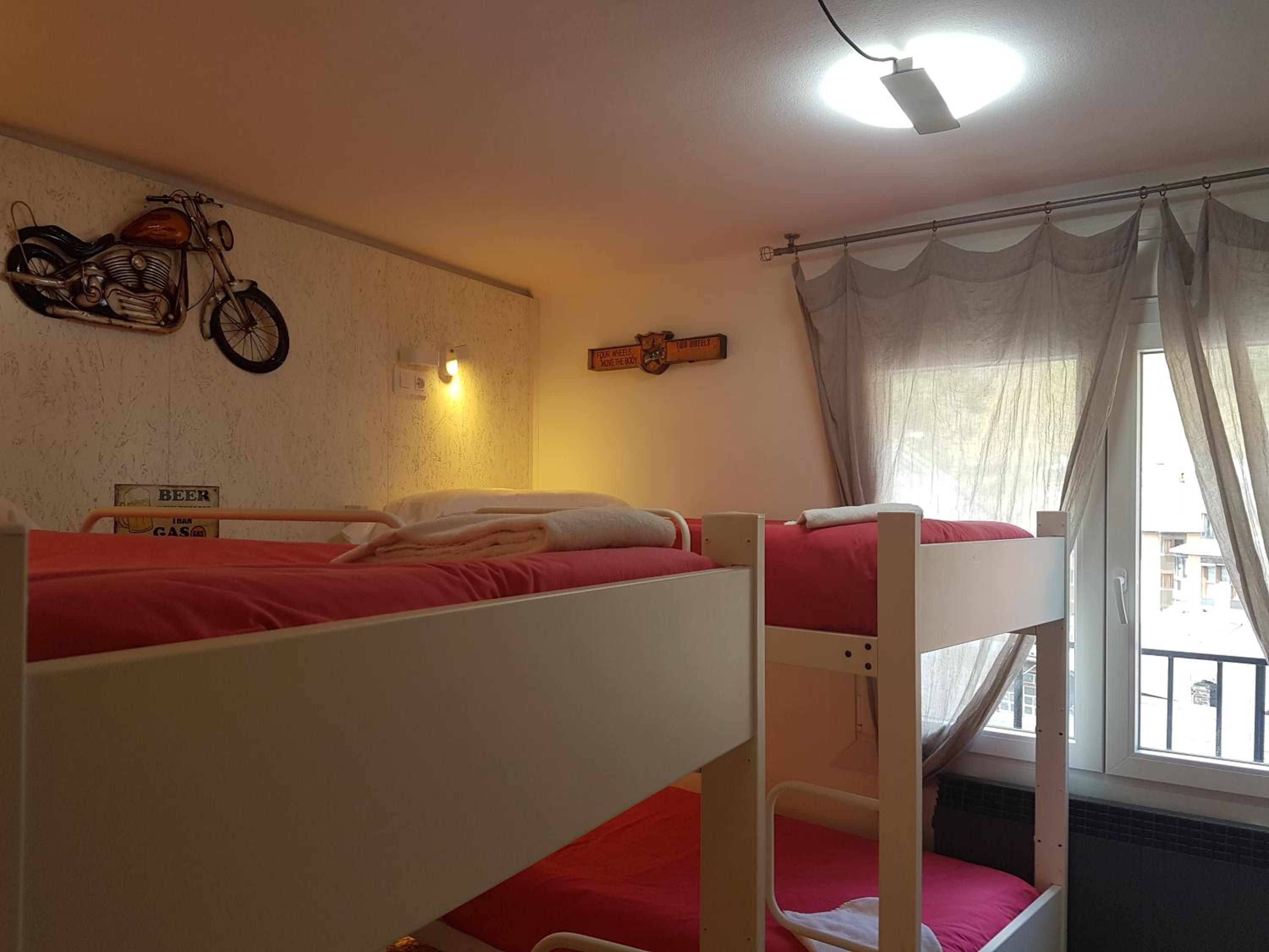 Barri Antic Hostel & Pub