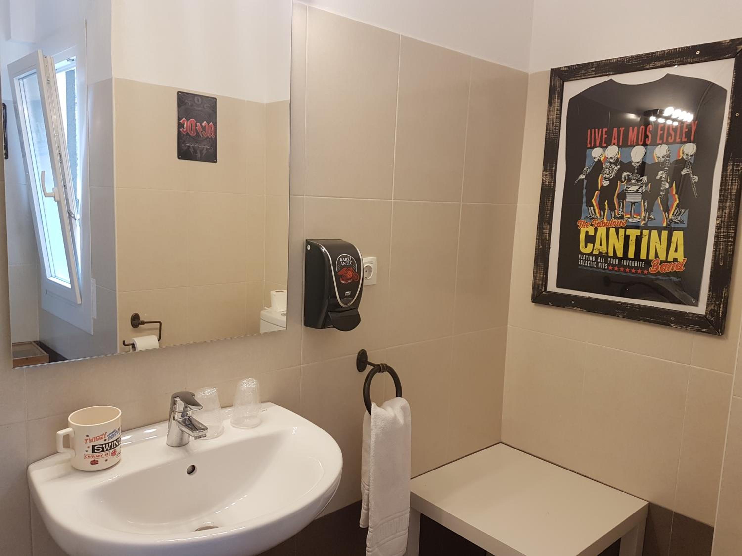 Barri Antic Hostel & Pub