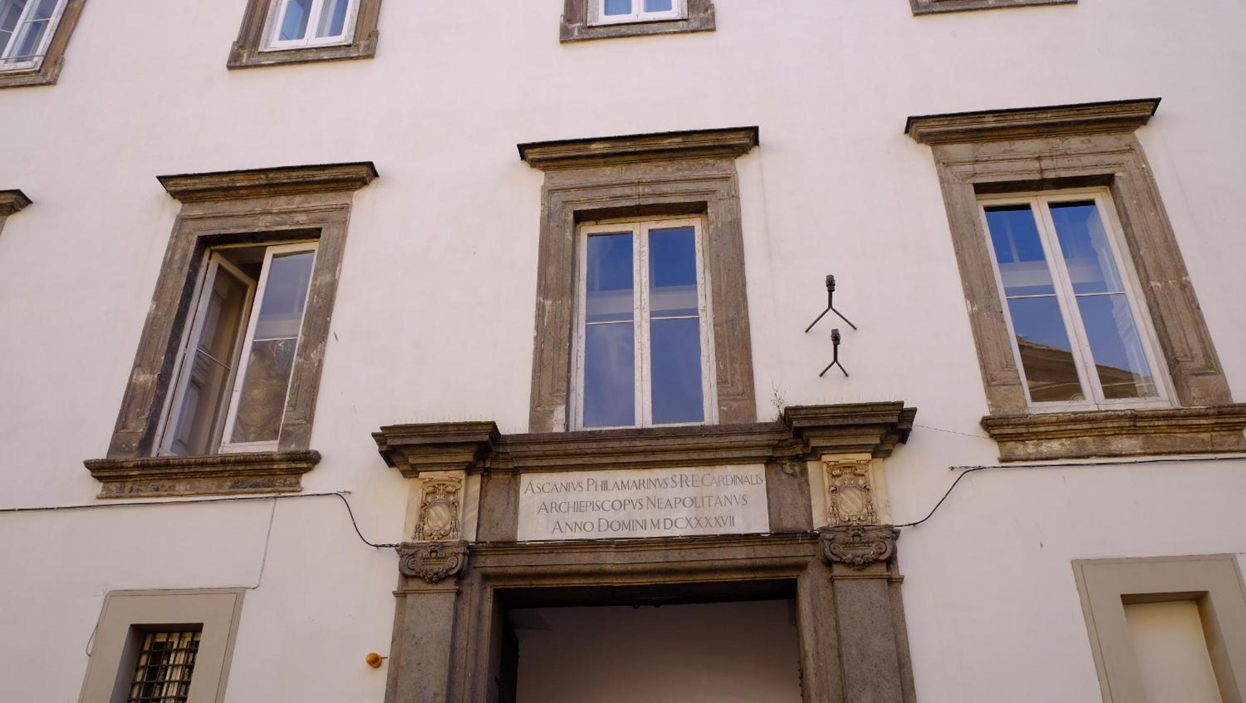 Domus Donnaregina Apartments