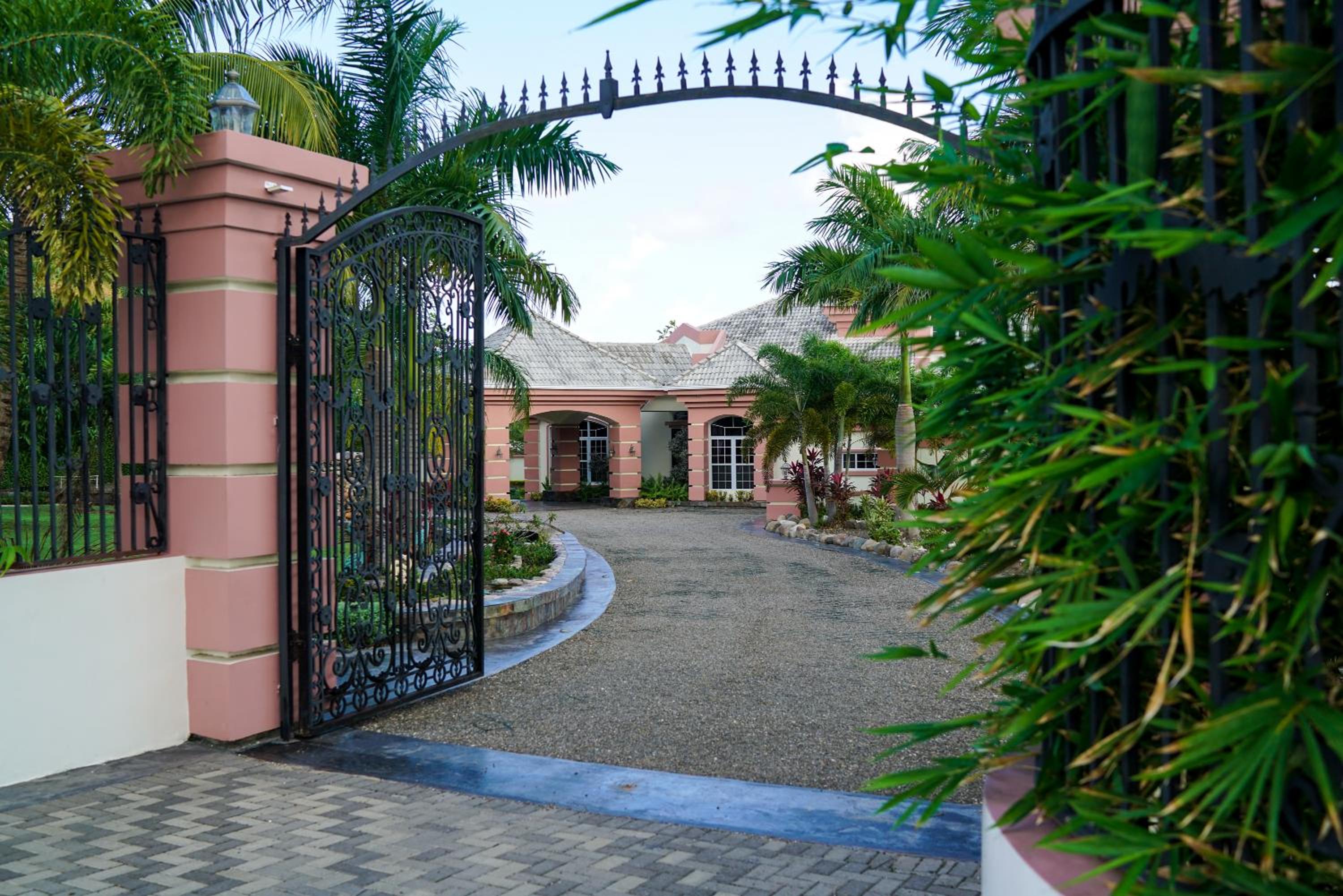 Villa Dora Mae