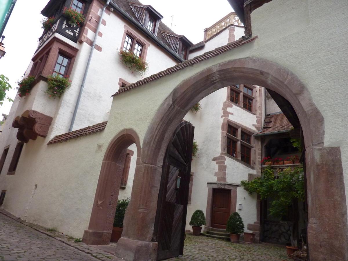 ADRIHOF à Riquewihr, Cour de l'Abbaye d'Autrey view 5