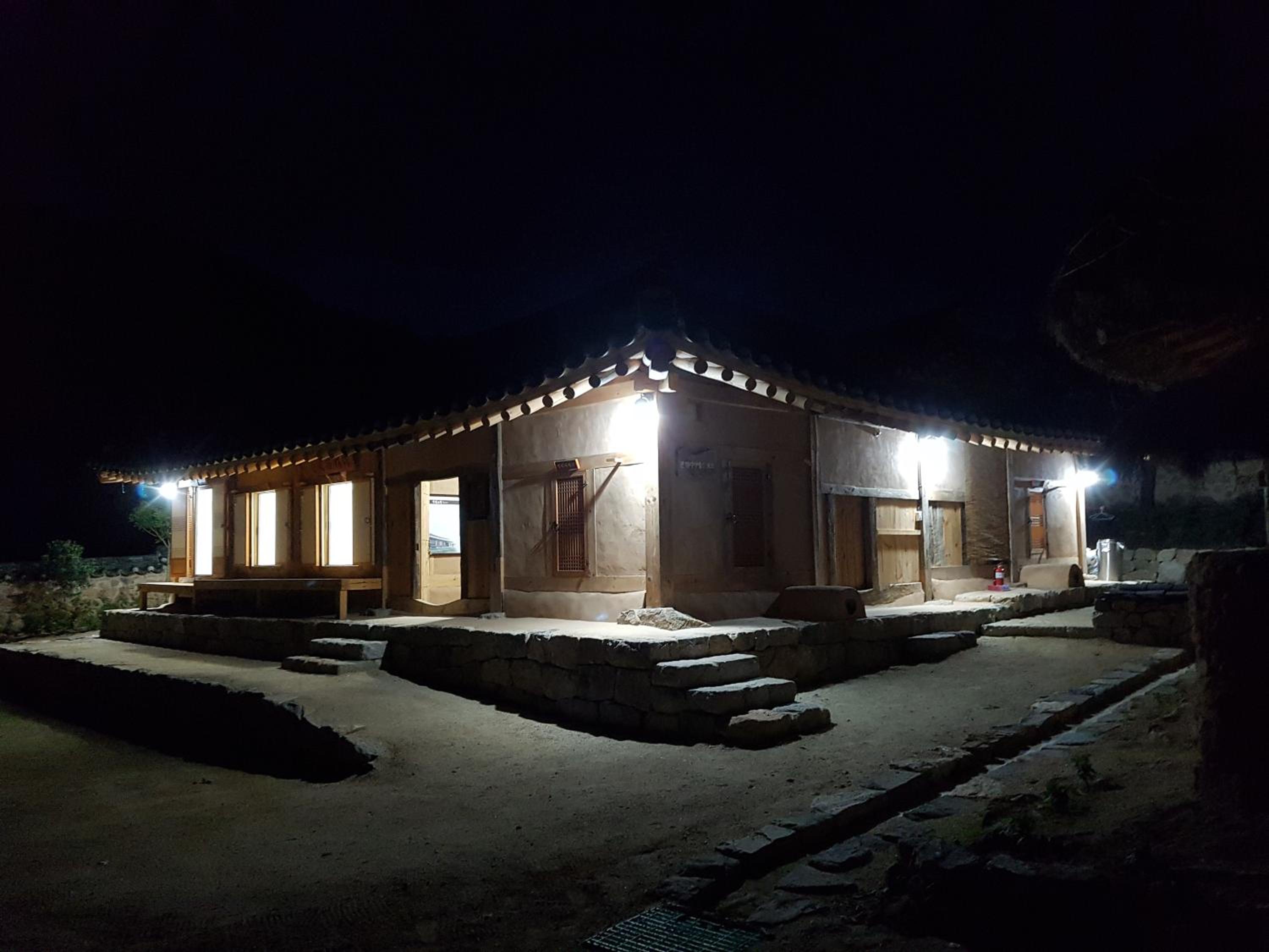 Jukheon Traditional House