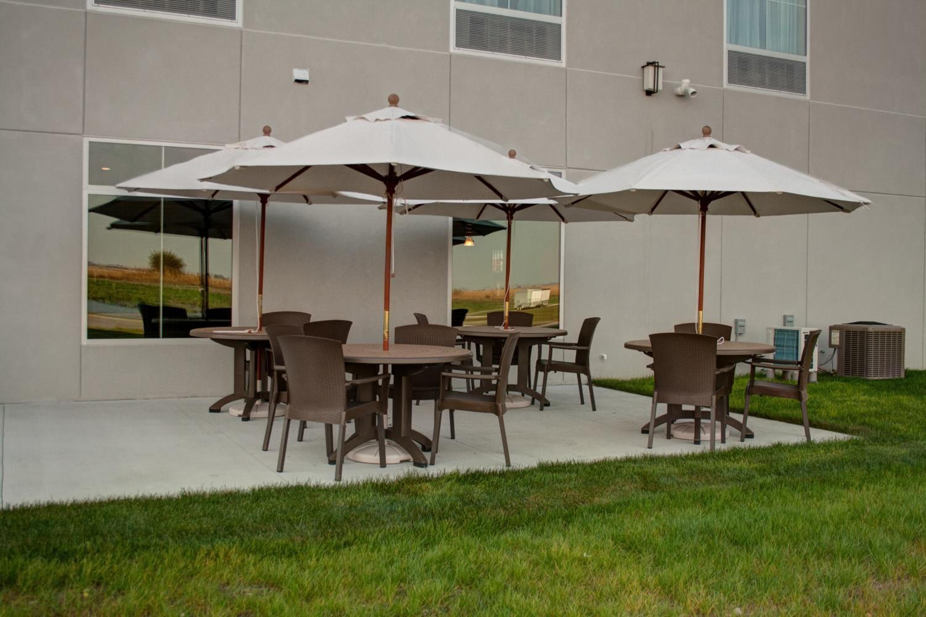 Cobblestone Hotel and Suites - Jefferson - Property Image 12