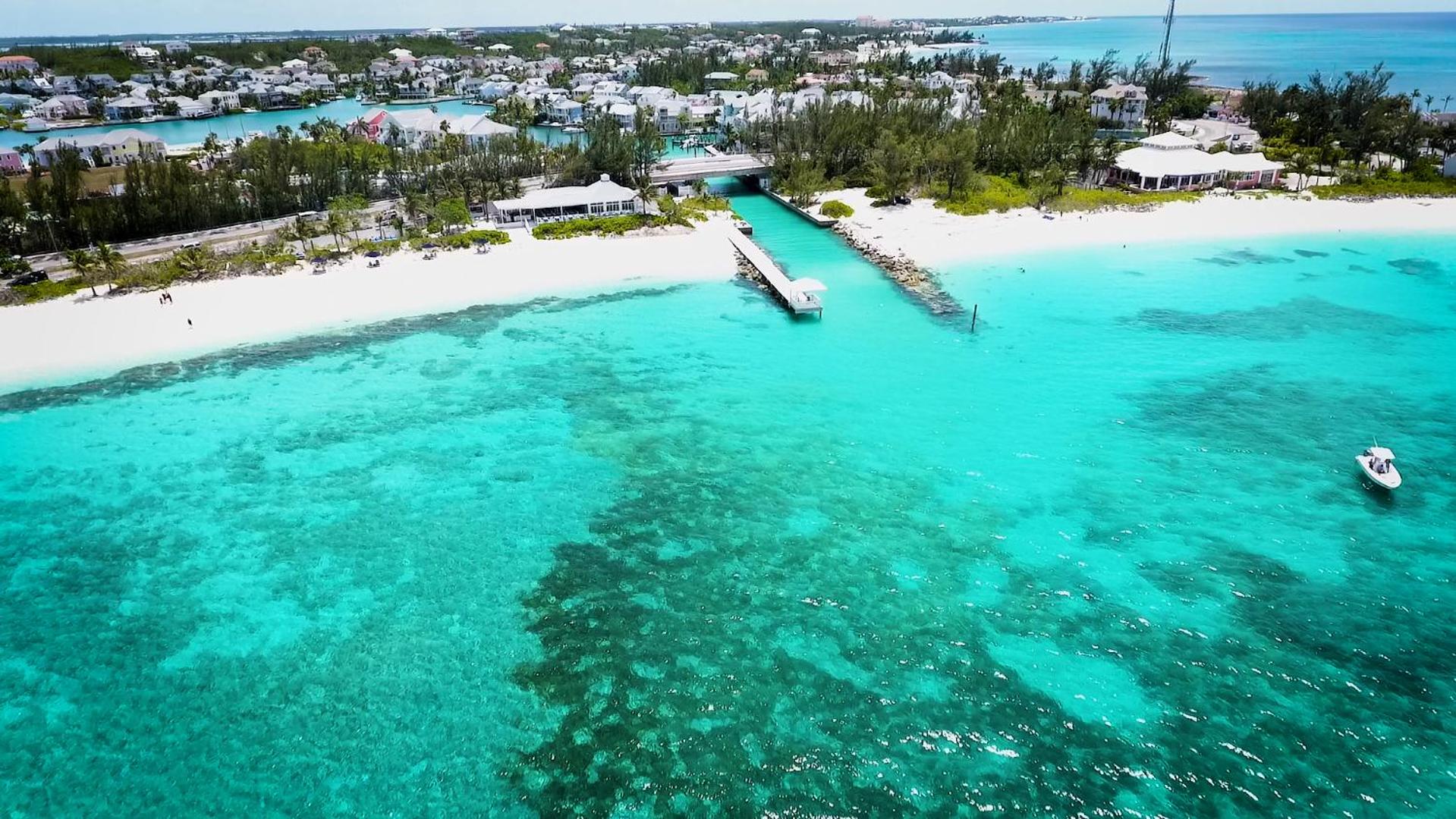Photo 44 sur 58 de Sandyport Beach Resort