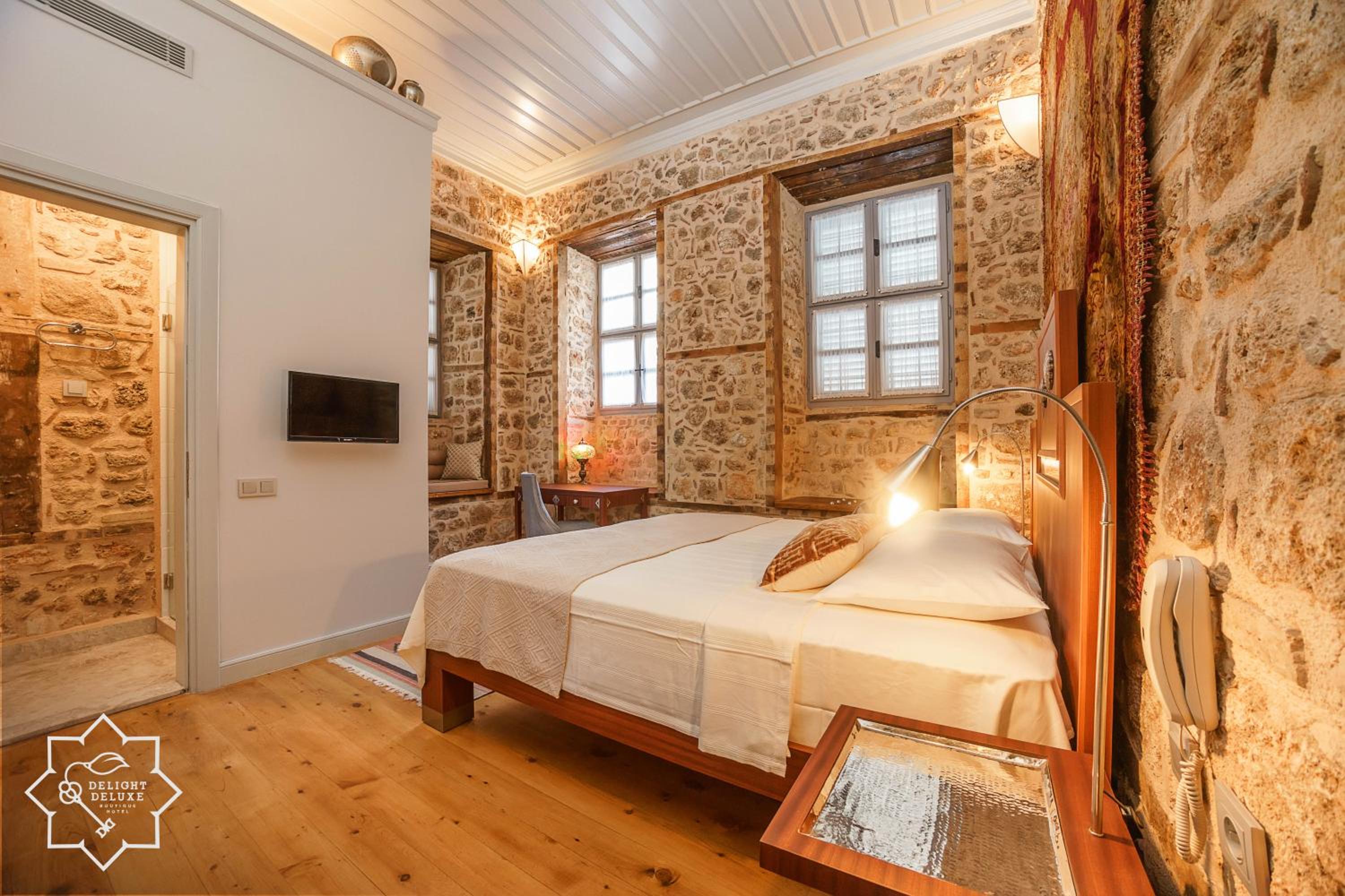 Delight Deluxe Hotel - Image 55