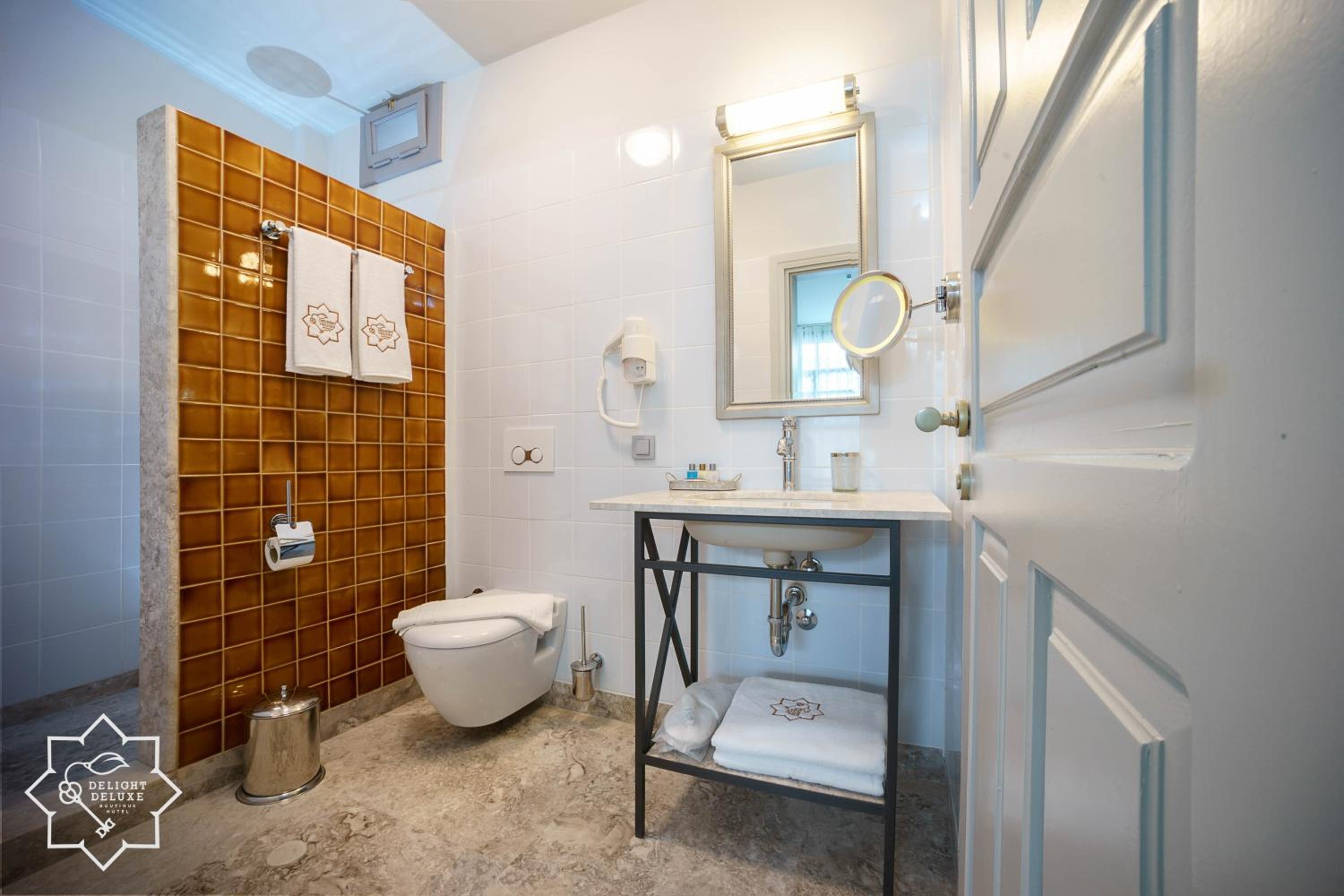 Delight Deluxe Hotel - Image 48